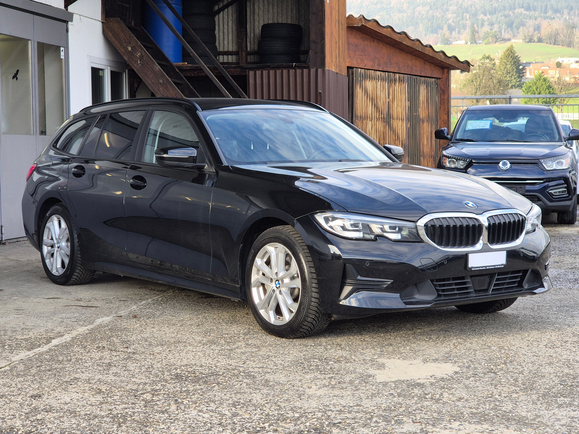 BMW 330e x DriveTouring Steptronic-image-4
