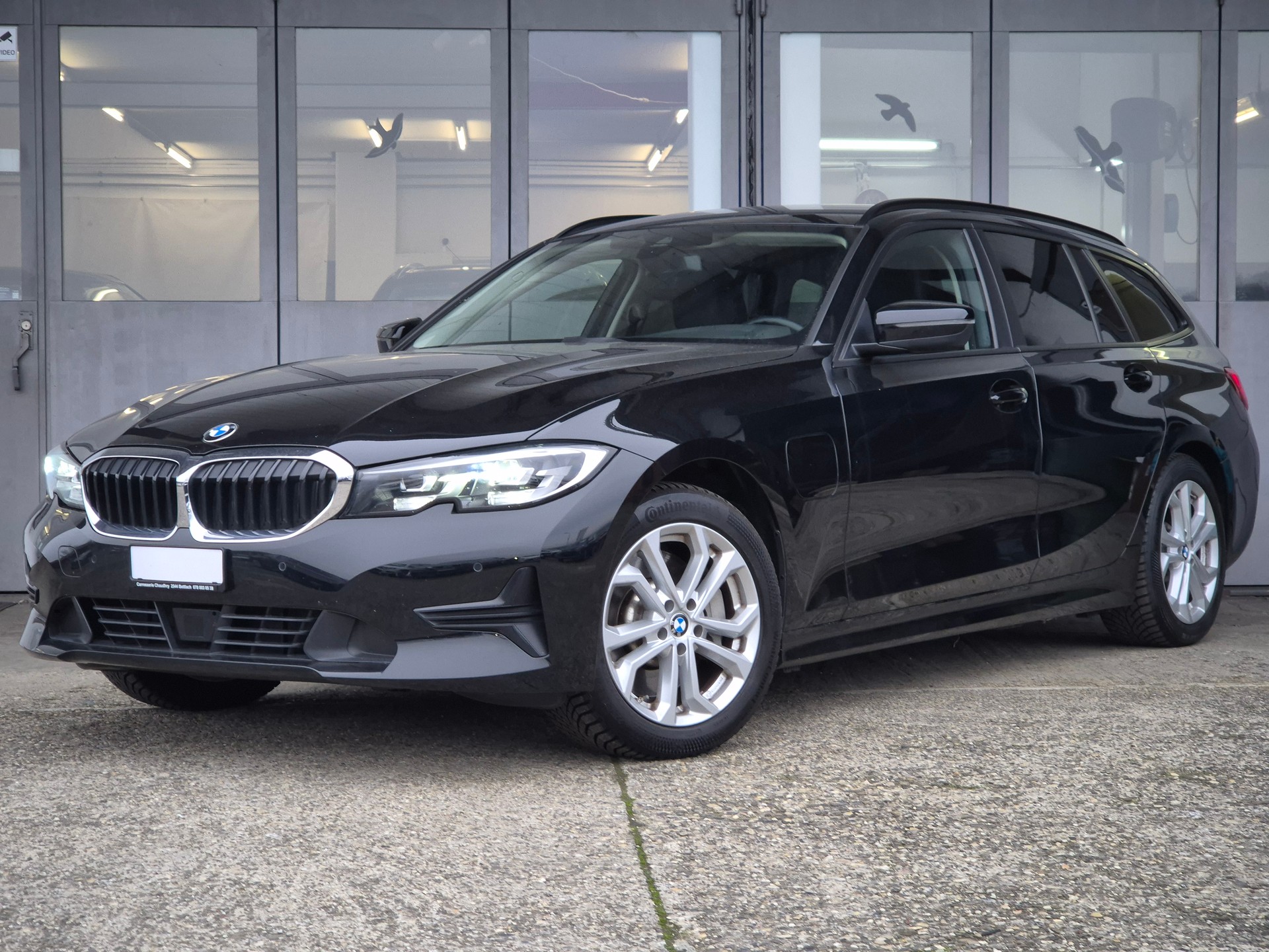 BMW 330e x DriveTouring Steptronic-image-0