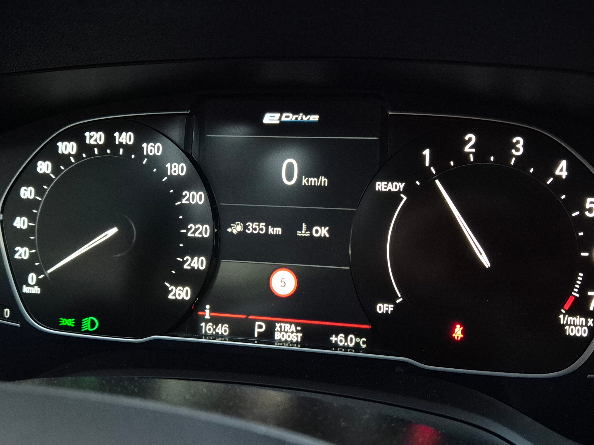 BMW 330e x DriveTouring Steptronic-image-23