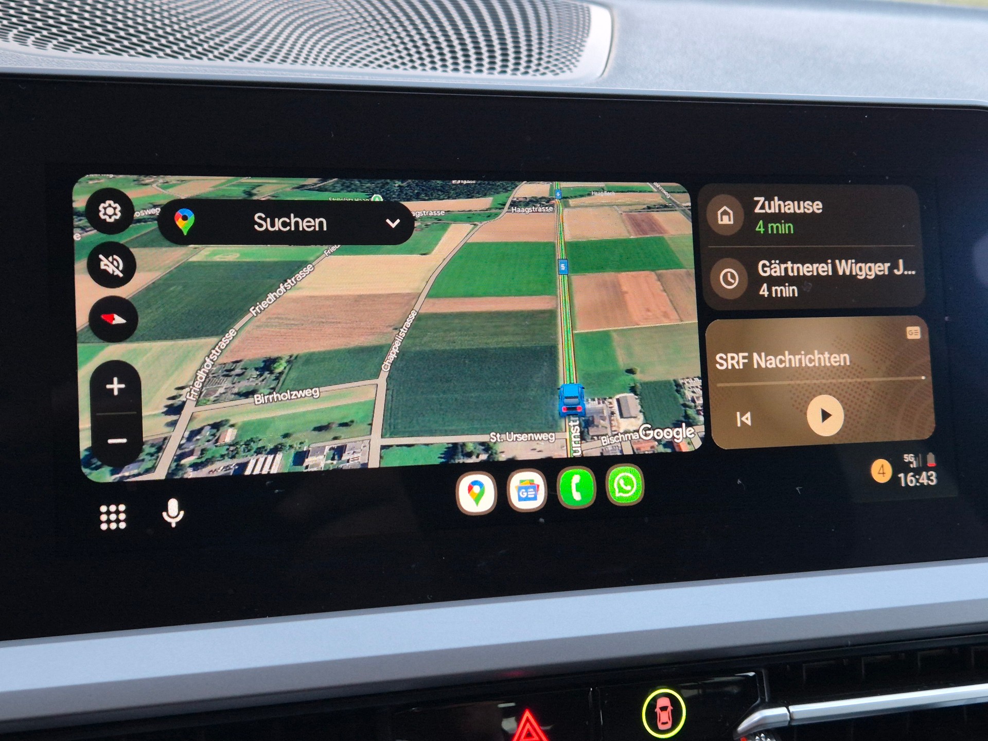 BMW 330e x DriveTouring Steptronic-image-16