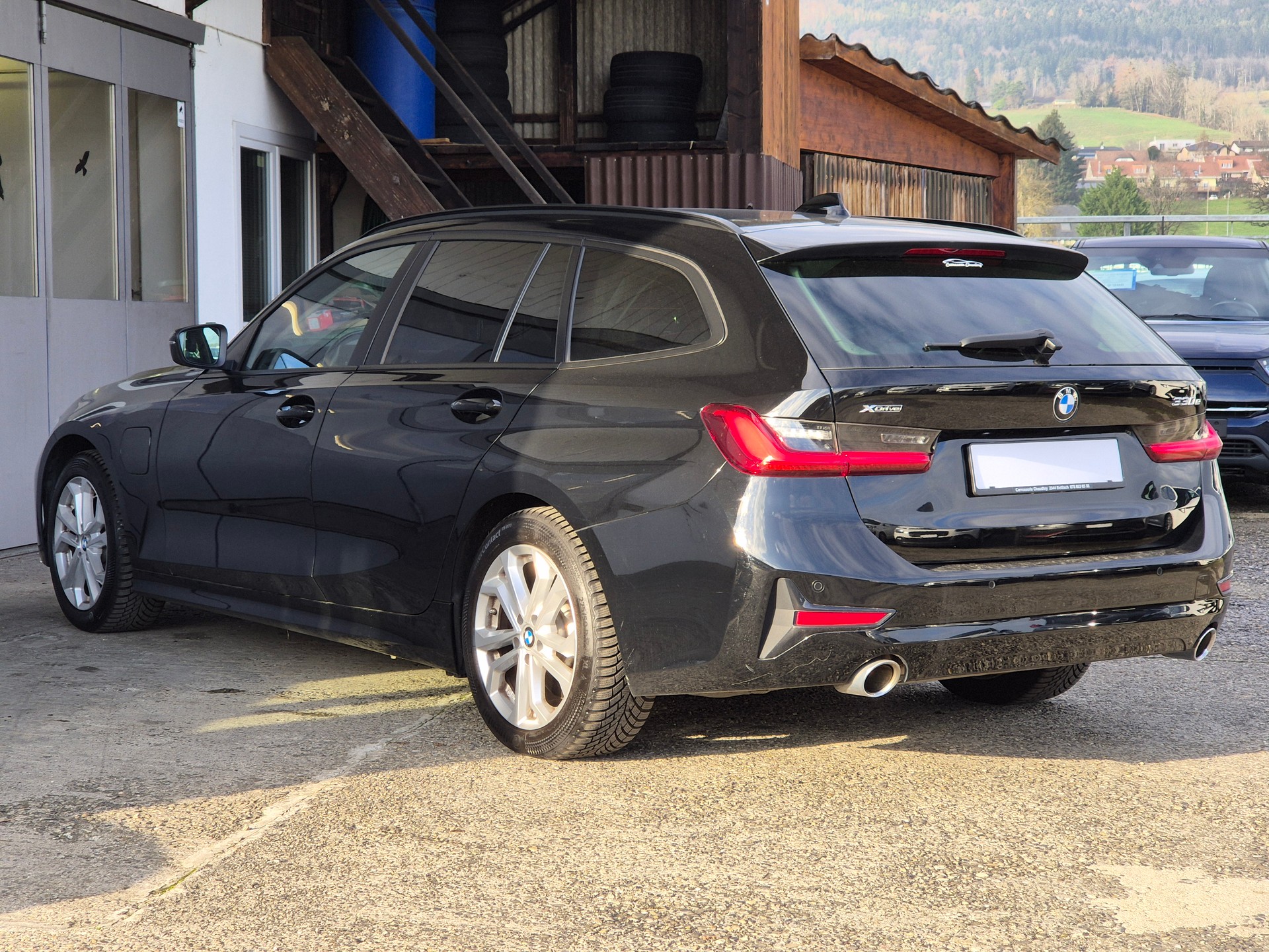 BMW 330e x DriveTouring Steptronic-image-9