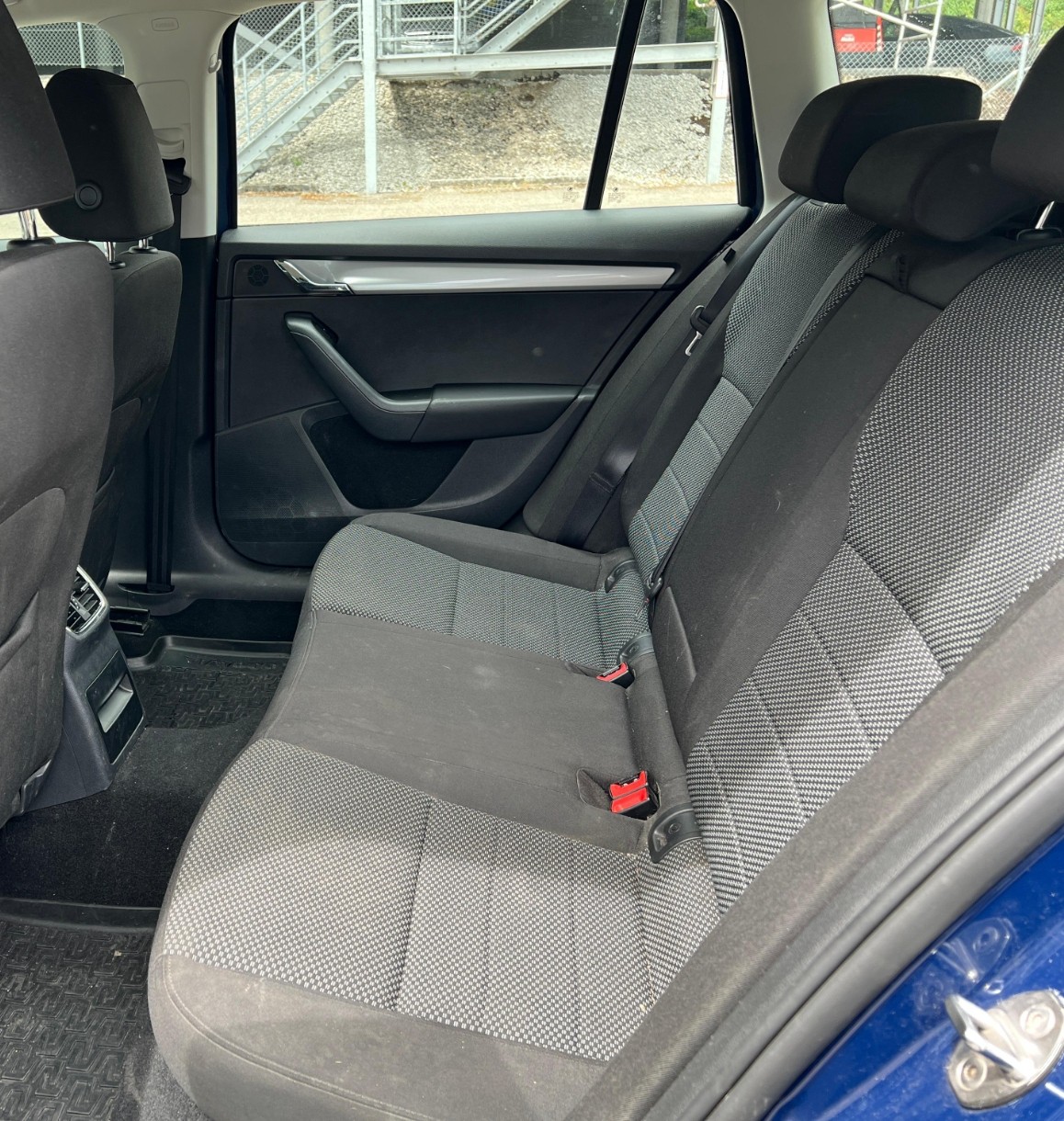 SKODA Octavia Combi 2.0 TDI Ambition 4x4 DSG-image-11