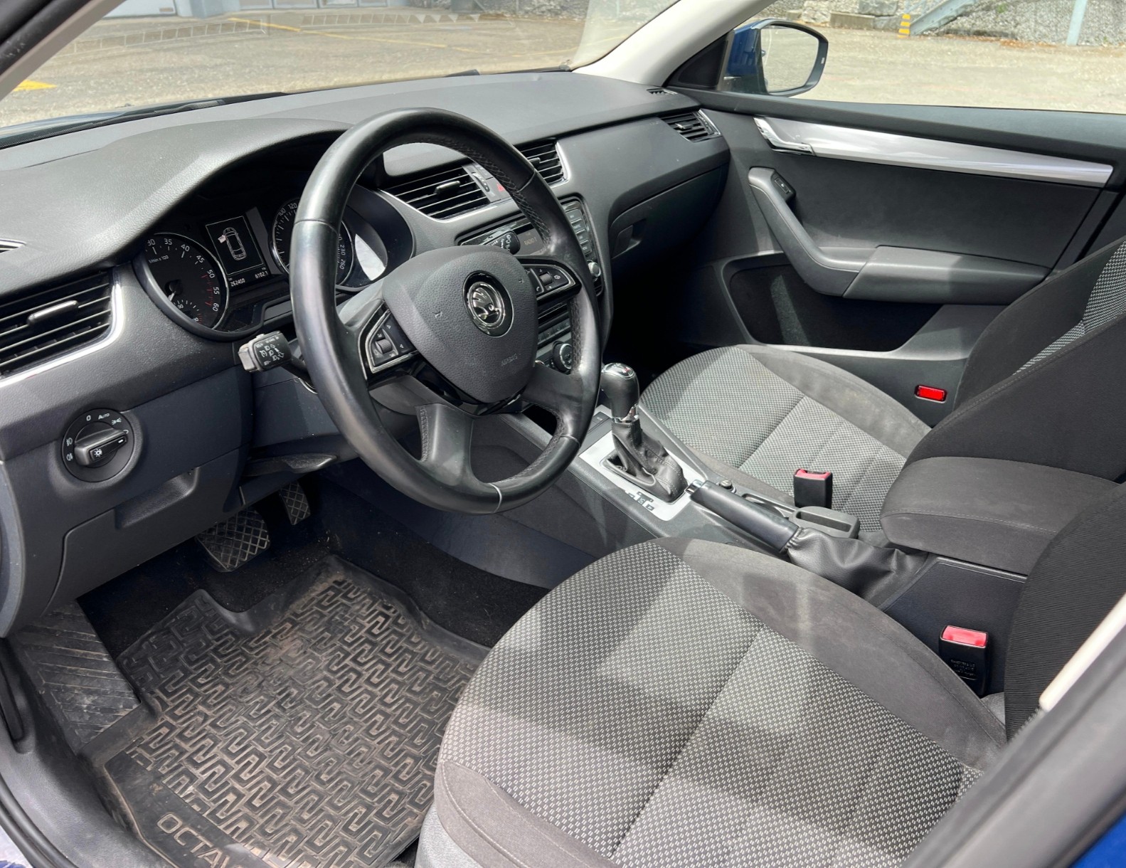 SKODA Octavia Combi 2.0 TDI Ambition 4x4 DSG-image-10