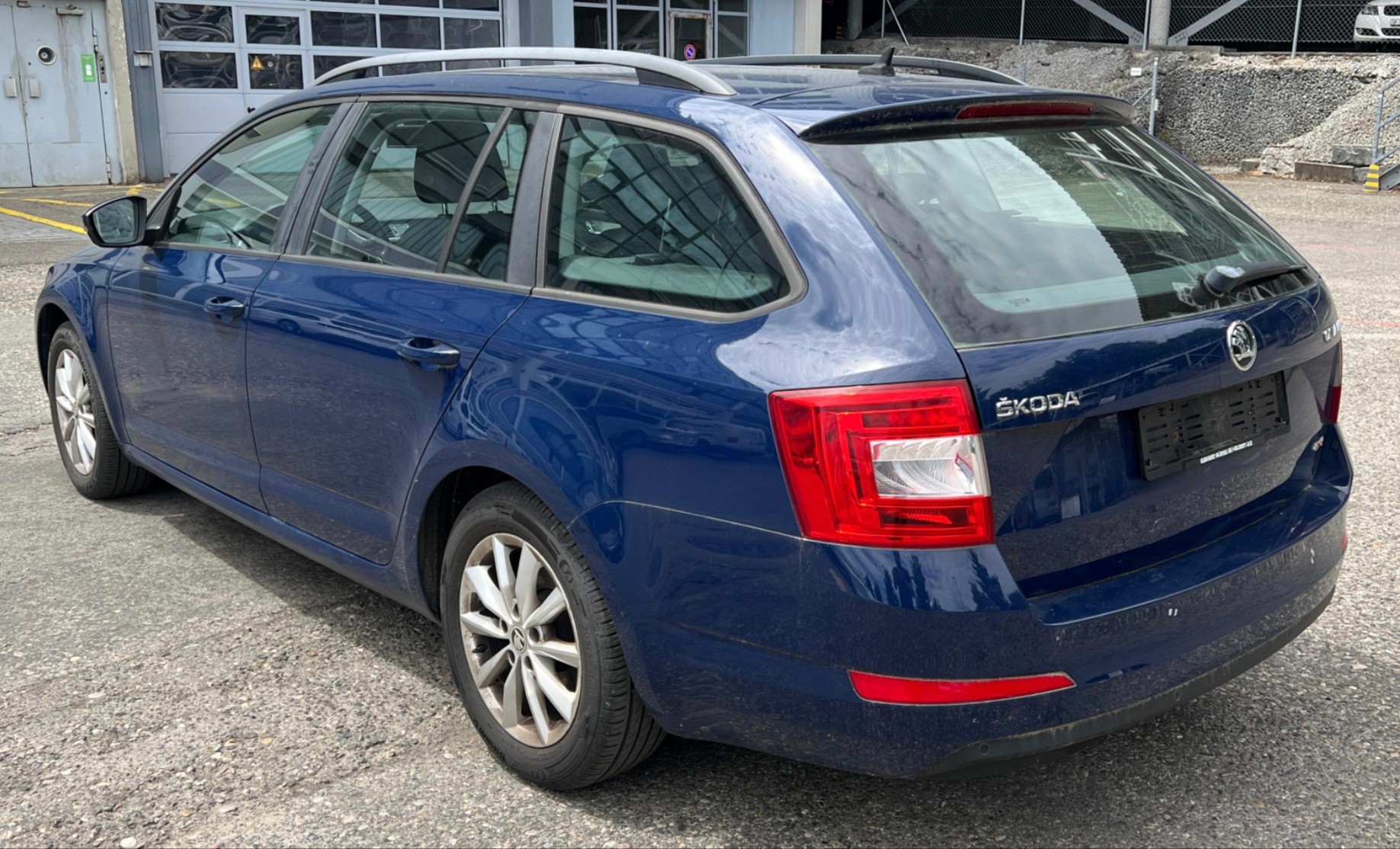 SKODA Octavia Combi 2.0 TDI Ambition 4x4 DSG-image-4