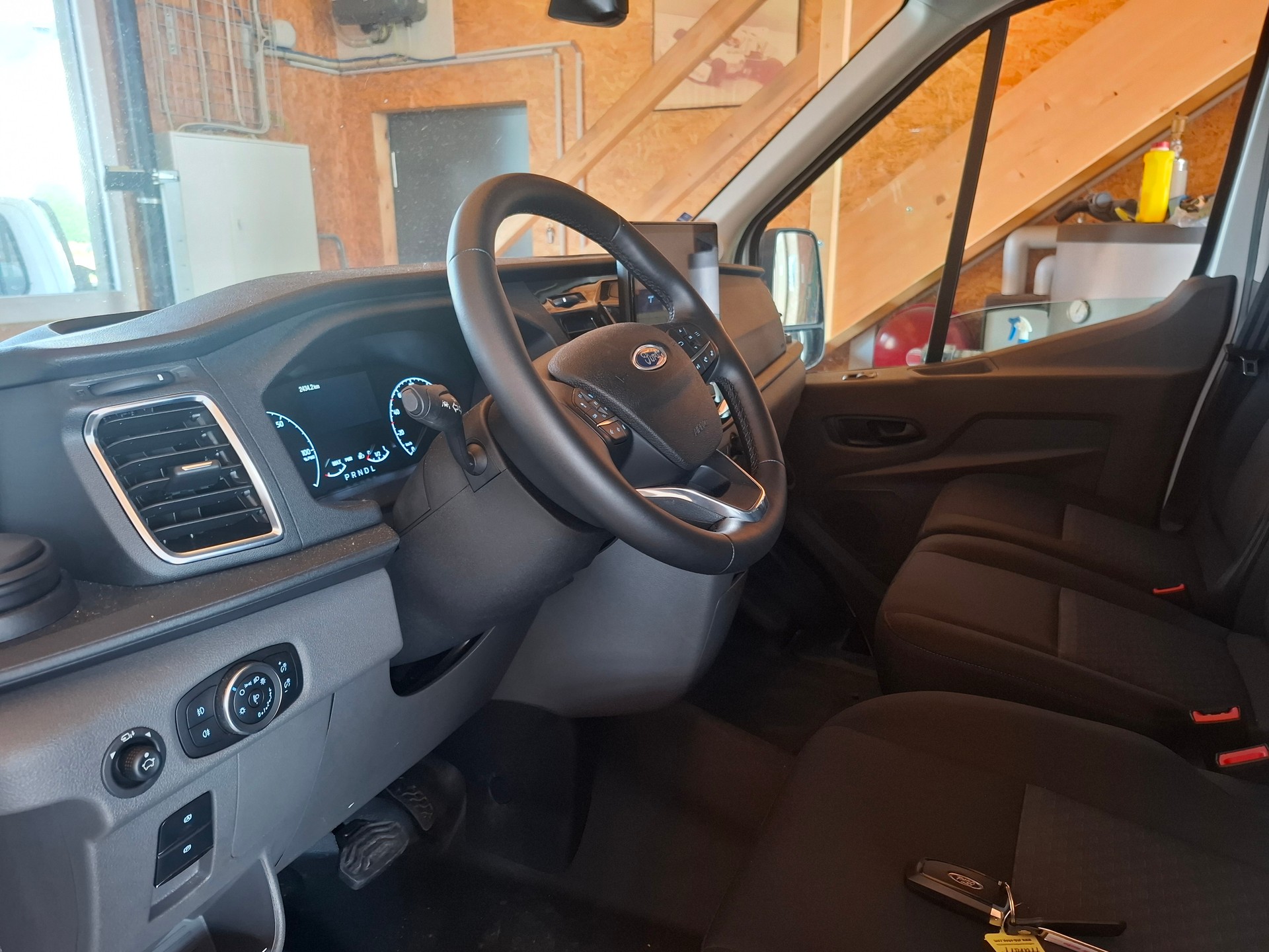 FORD E-Transit Van 350 L2H2 68kWh Trend-image-4
