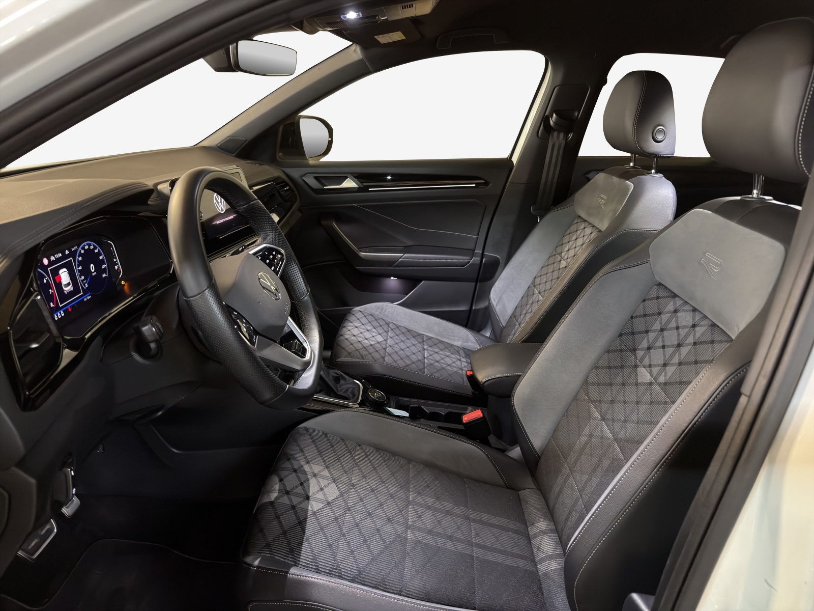 VW T-Roc 2.0 TSI R-Line DSG 4Motion-image-7