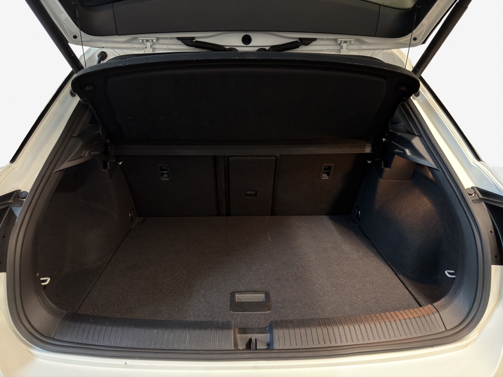 VW T-Roc 2.0 TSI R-Line DSG 4Motion-image-12