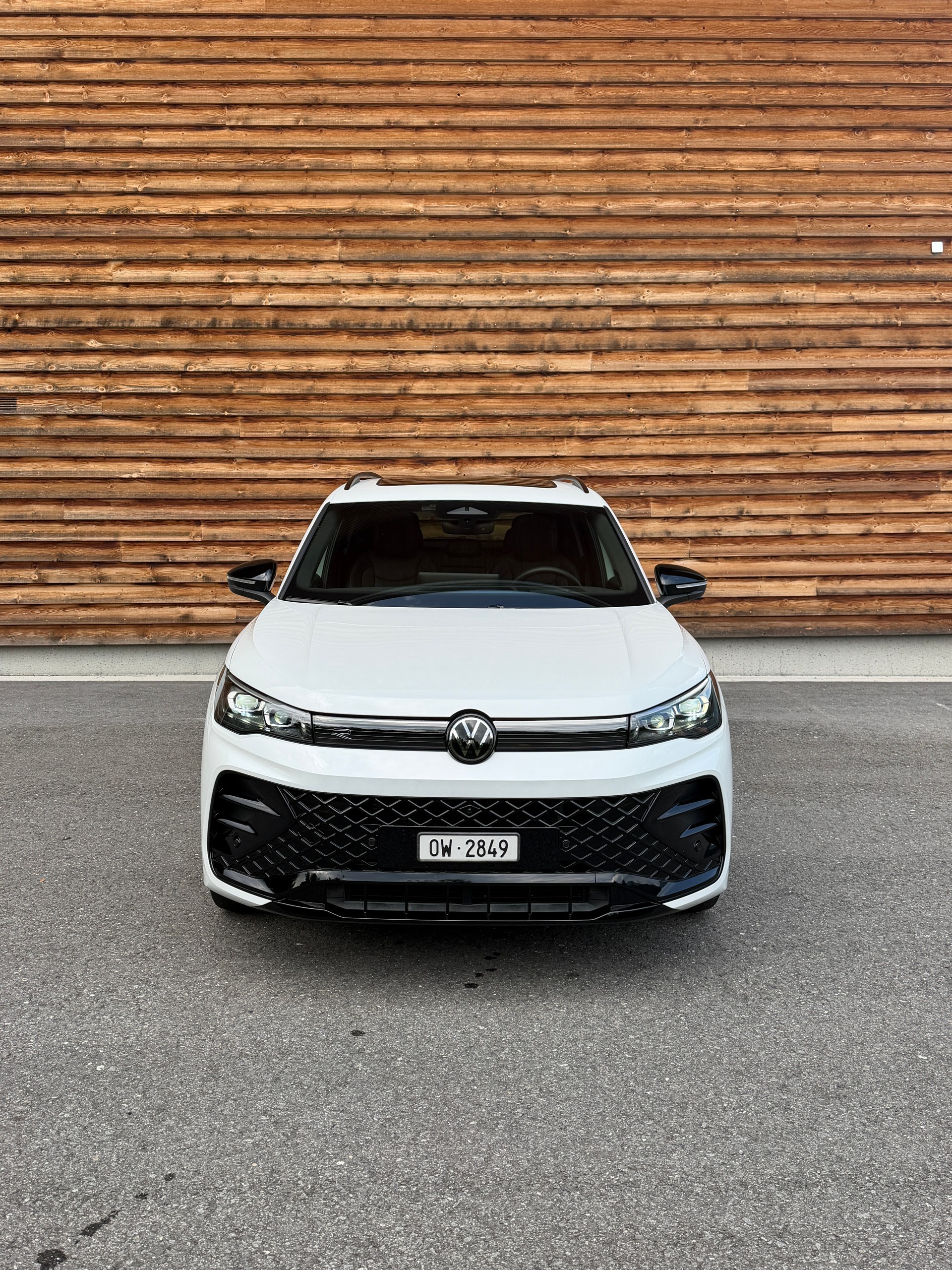 VW 2.0 TSI R-Line DSG 4motion-image-1