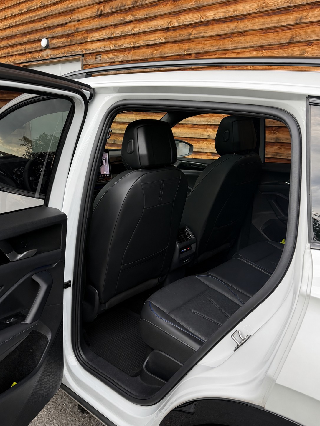VW 2.0 TSI R-Line DSG 4motion-image-12