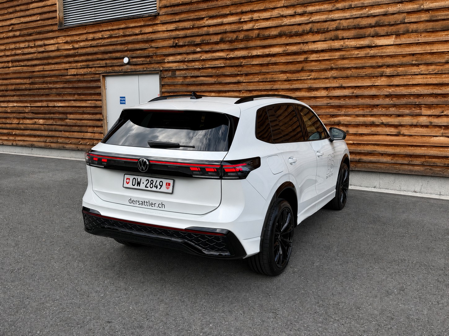 VW 2.0 TSI R-Line DSG 4motion-image-5