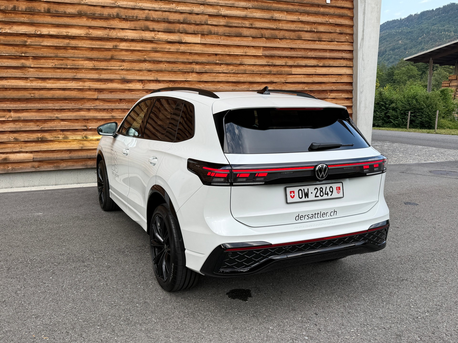 VW 2.0 TSI R-Line DSG 4motion-image-4