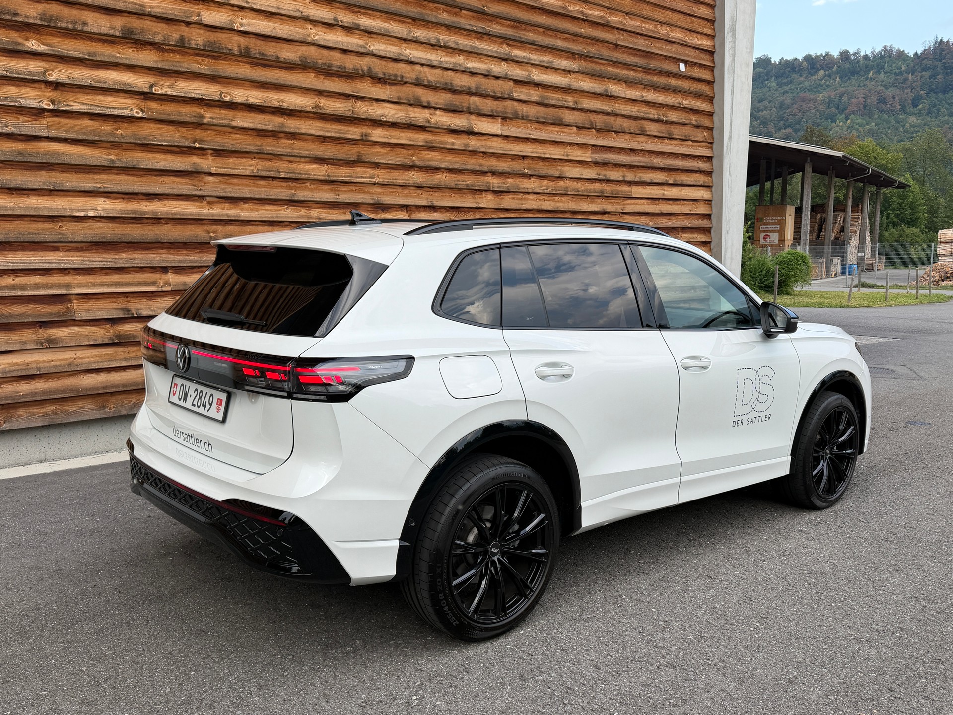 VW 2.0 TSI R-Line DSG 4motion-image-3