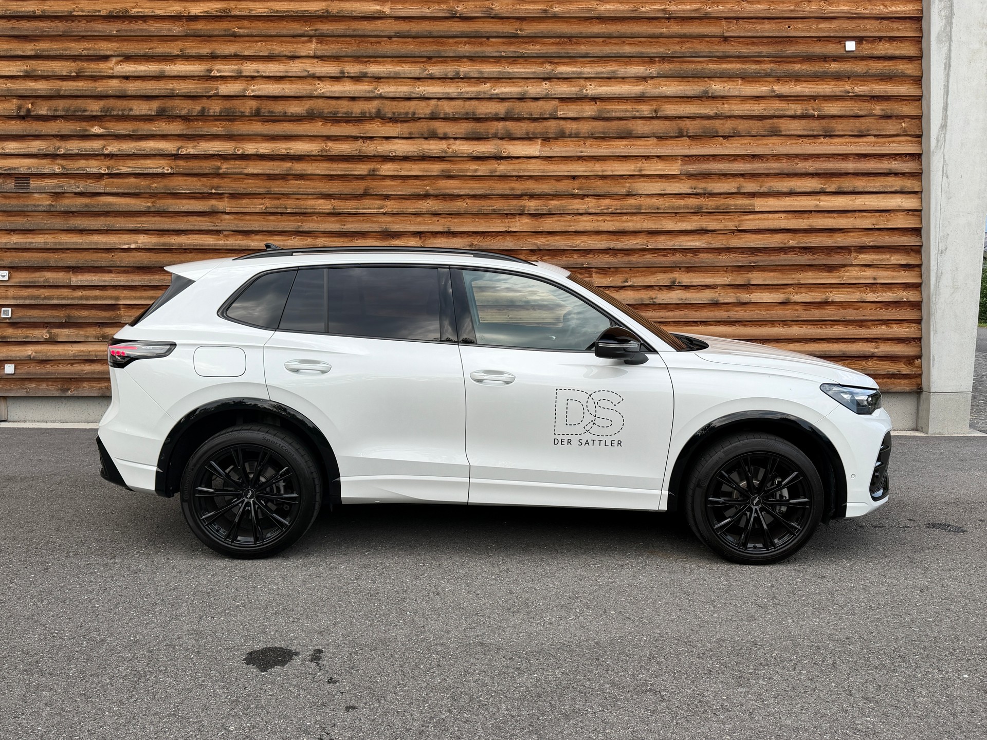 VW 2.0 TSI R-Line DSG 4motion-image-2