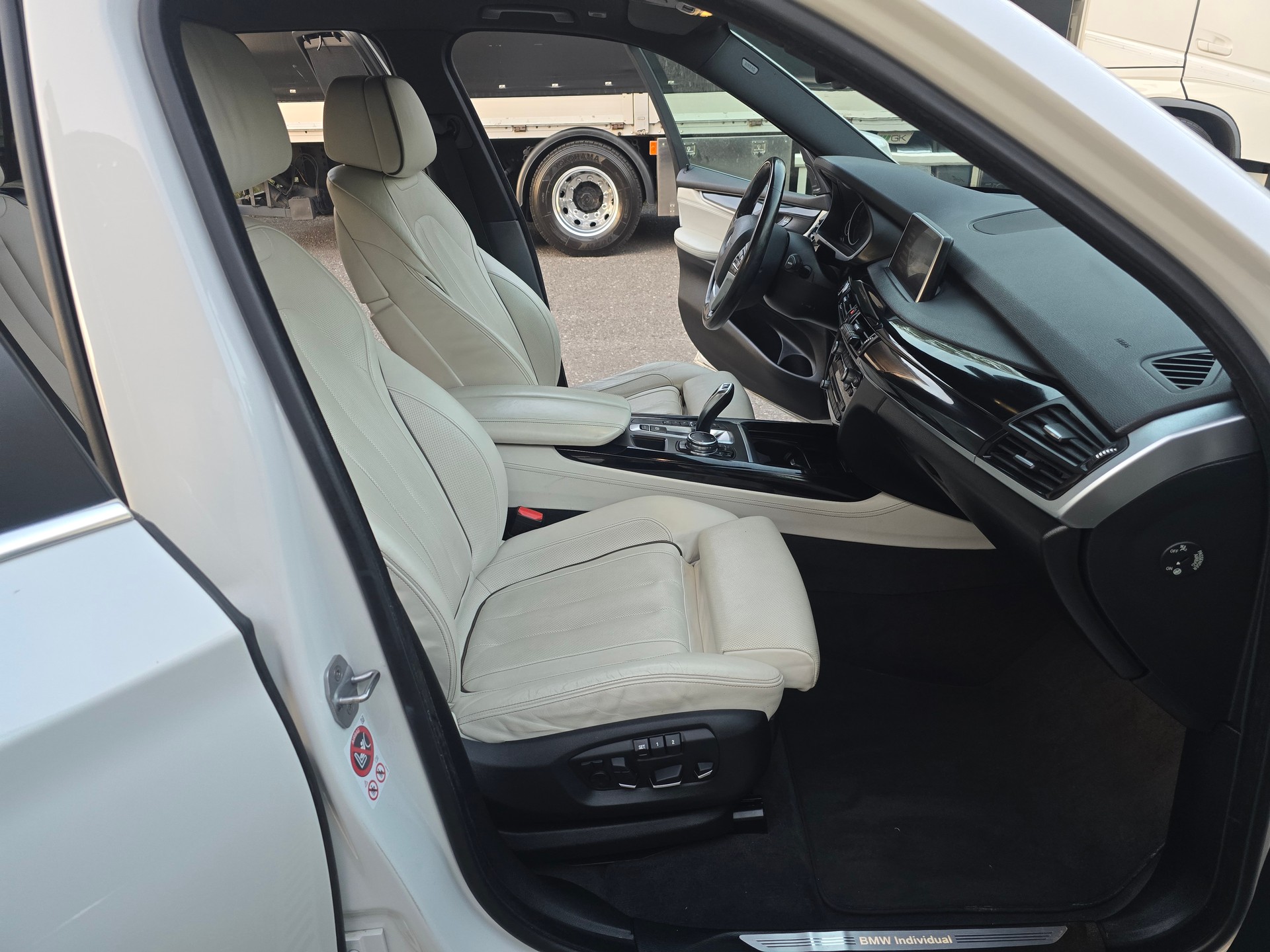 BMW X5 xDrive 40d Steptronic-image-16