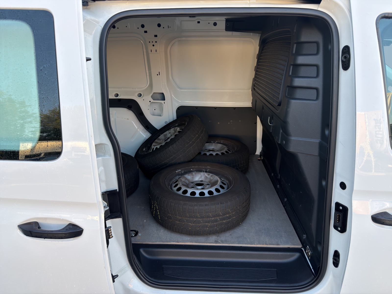 VW Caddy Cargo 2.0TDI Entry Maxi-image-11
