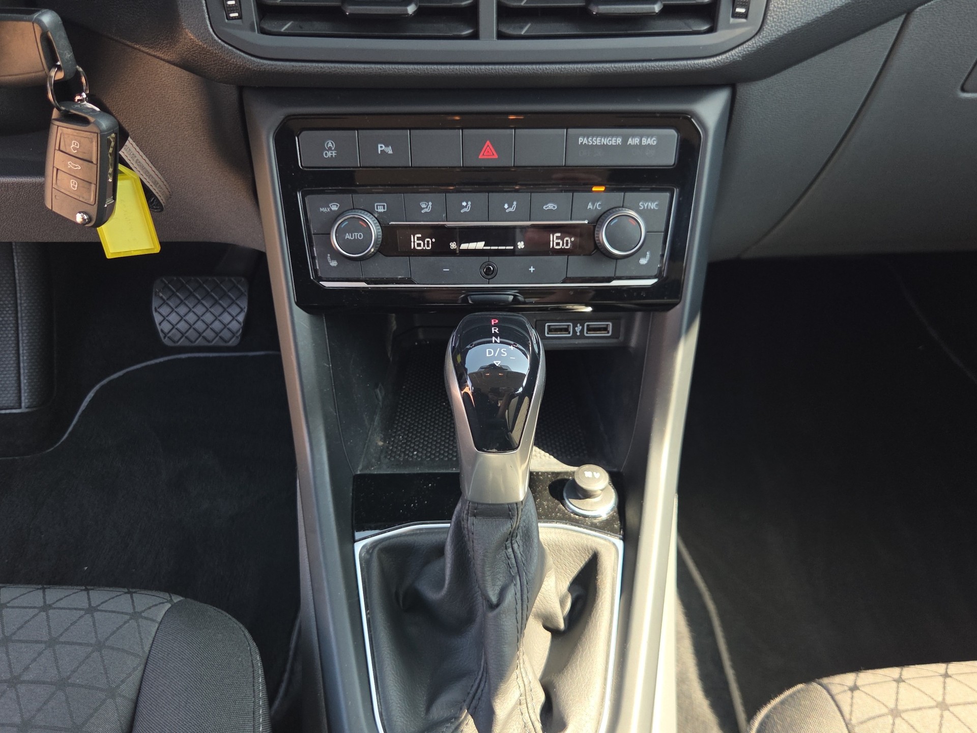VW T-Cross 1.0 TSI Life DSG-image-11