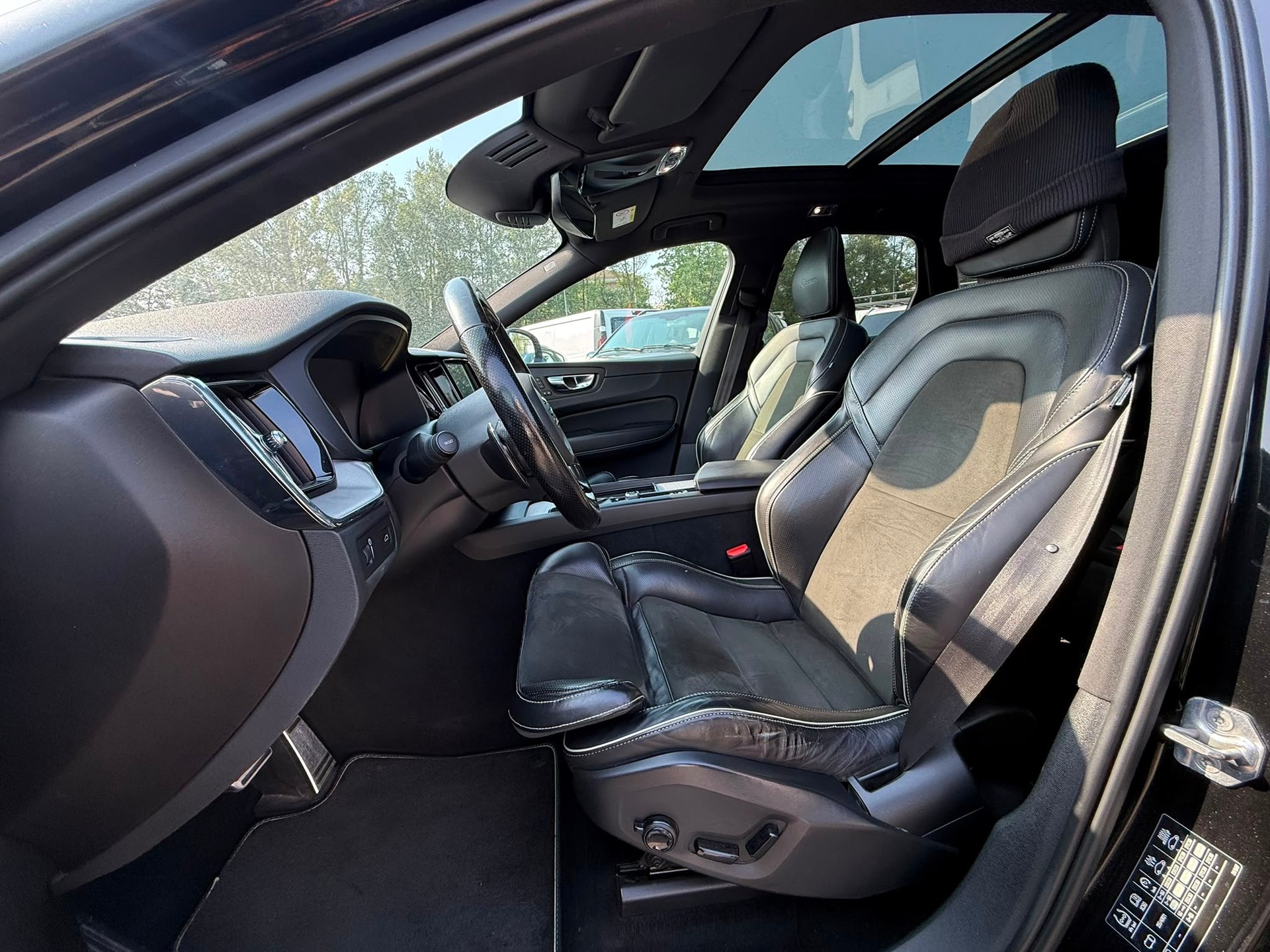 VOLVO XC60 T5 AWD R-Design Geartronic-image-8