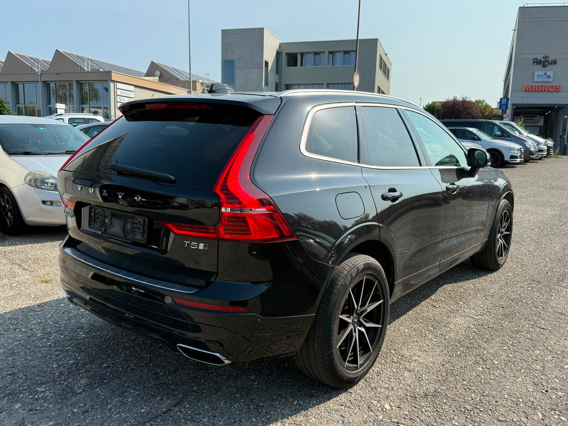 VOLVO XC60 T5 AWD R-Design Geartronic-image-3