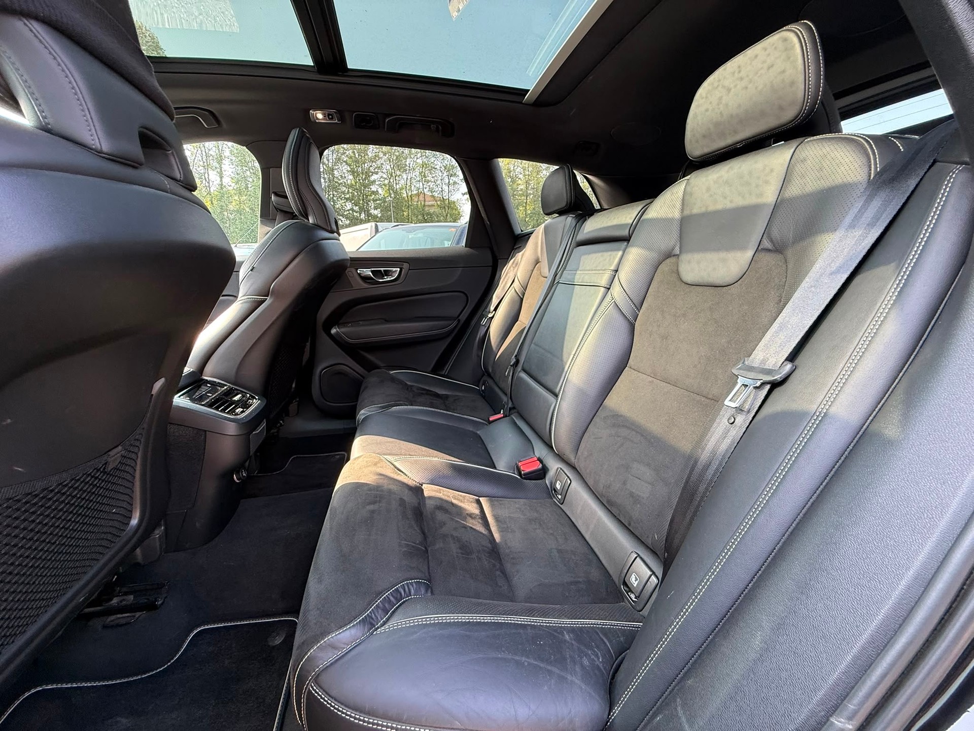 VOLVO XC60 T5 AWD R-Design Geartronic-image-7