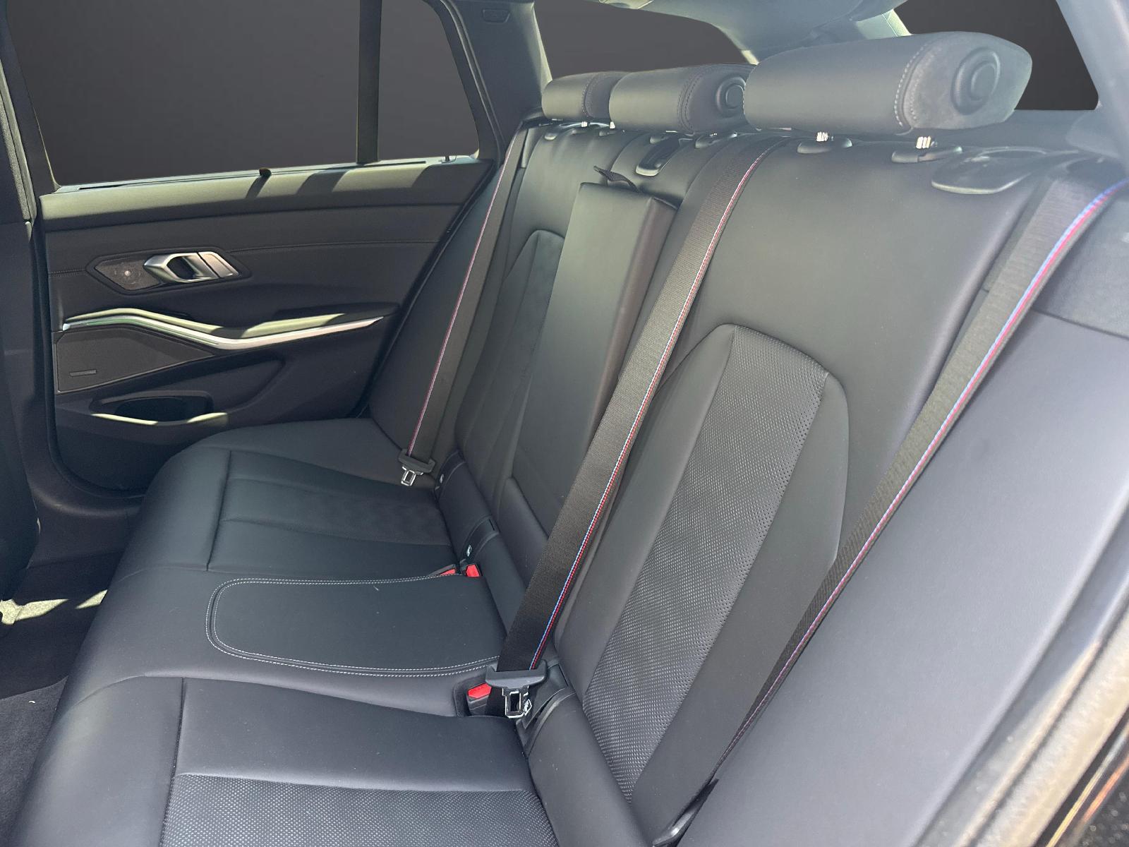 BMW M3 Competition xDrive Touring-image-8