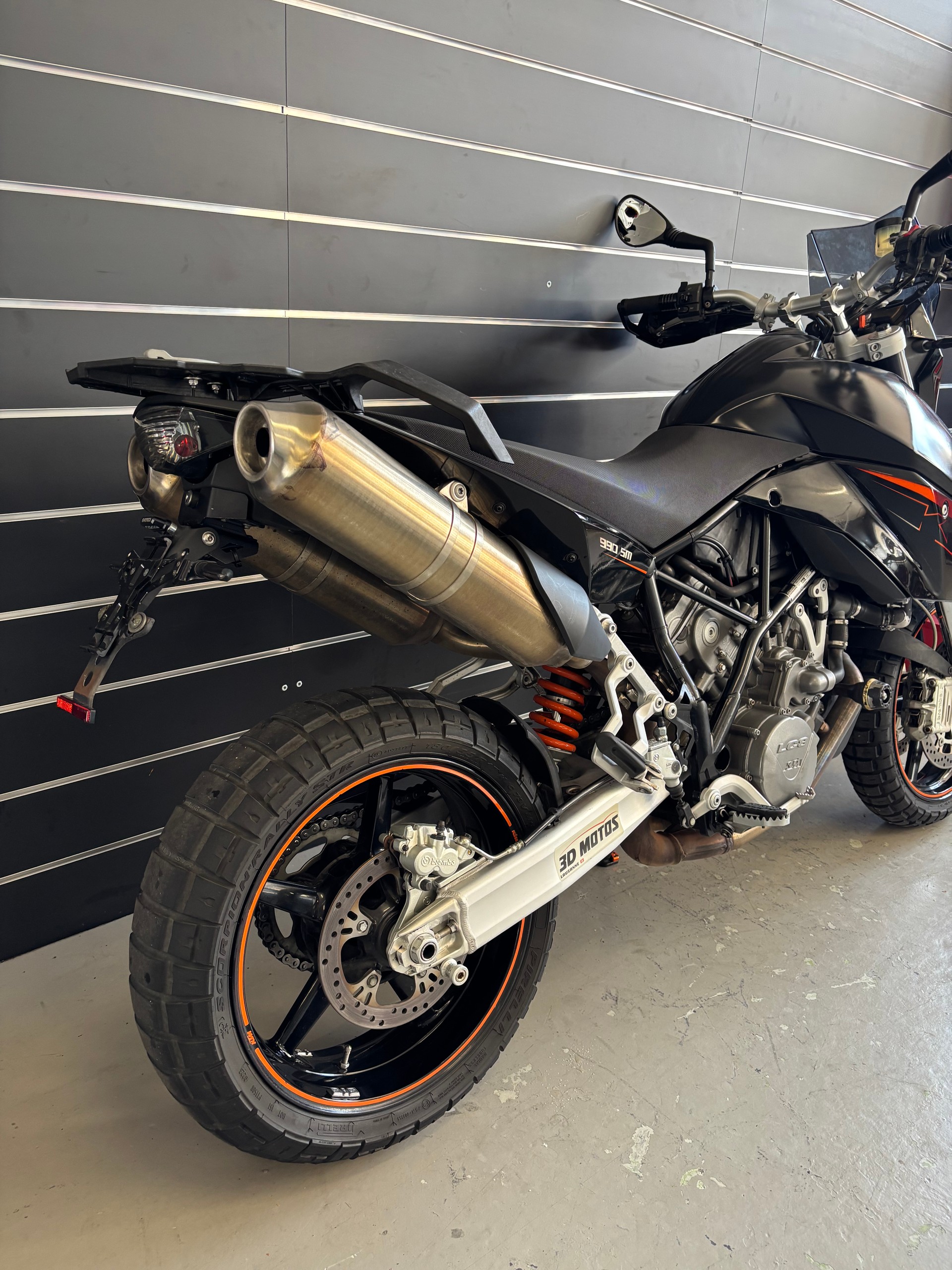 KTM 990 Supermoto-showroom-element-3