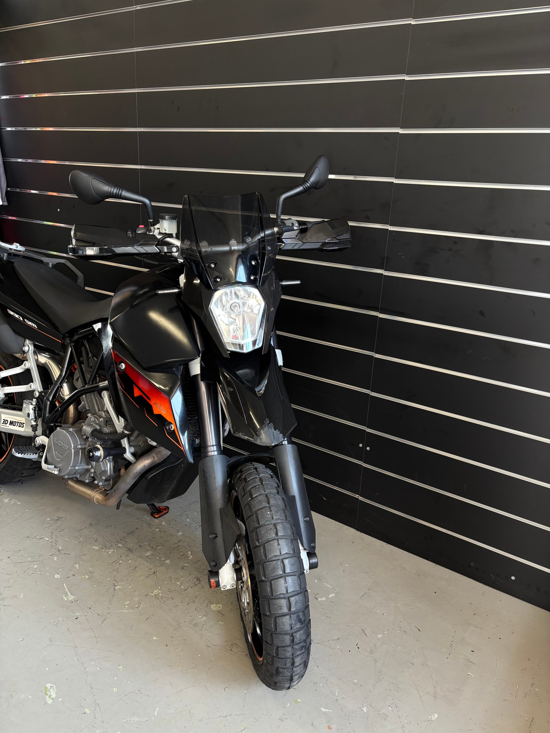 KTM 990 Supermoto-showroom-element-2