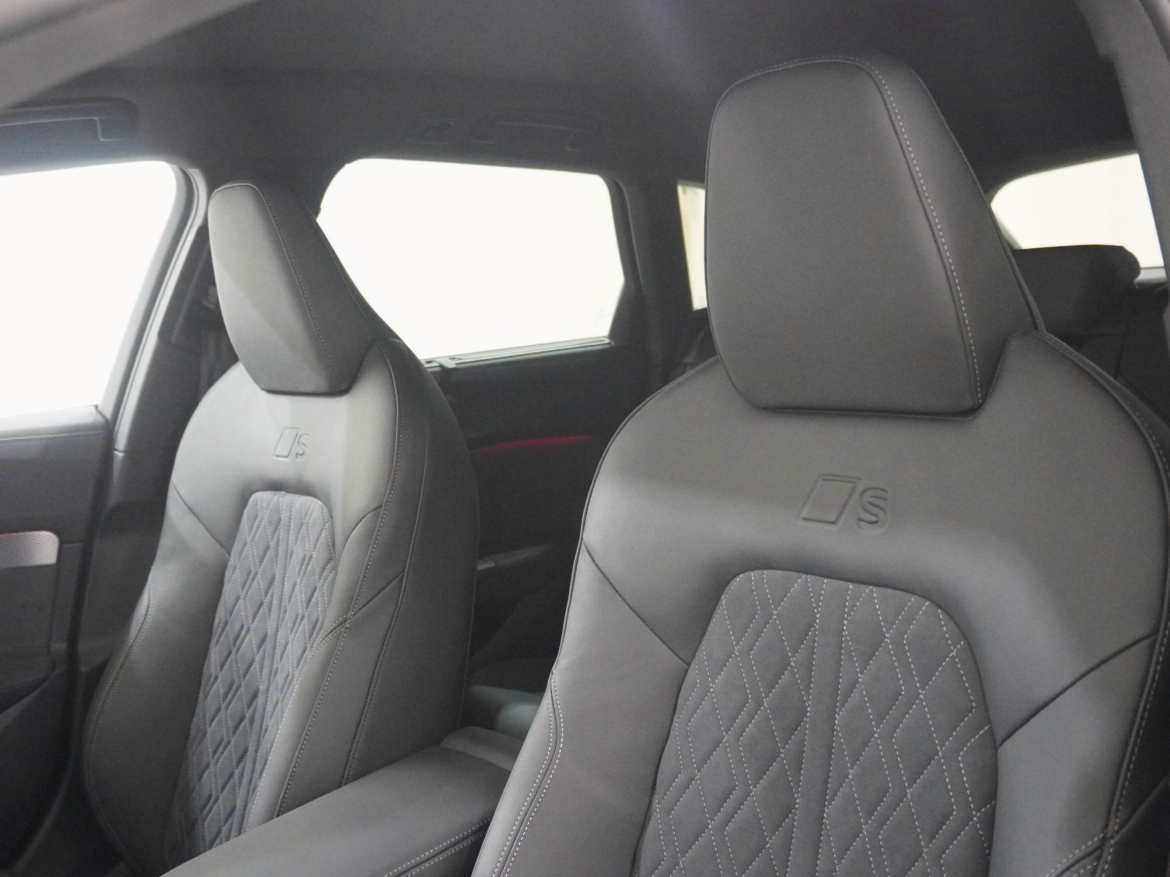 AUDI A5 Avant 2.0 e-hybrid S line quattro S-Tronic-image-13