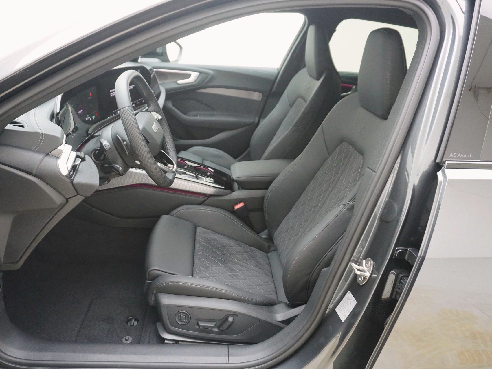 AUDI A5 Avant 2.0 e-hybrid S line quattro S-Tronic-image-12