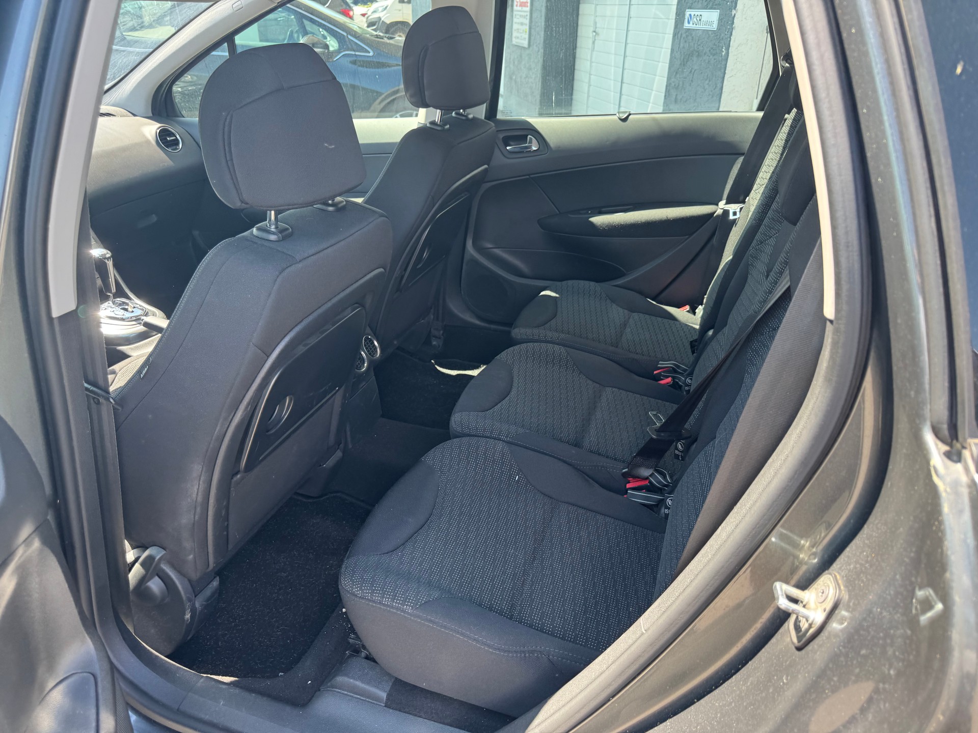 PEUGEOT 308 SW 1.6 16V Turbo Millesim 200 Automatic-image-3