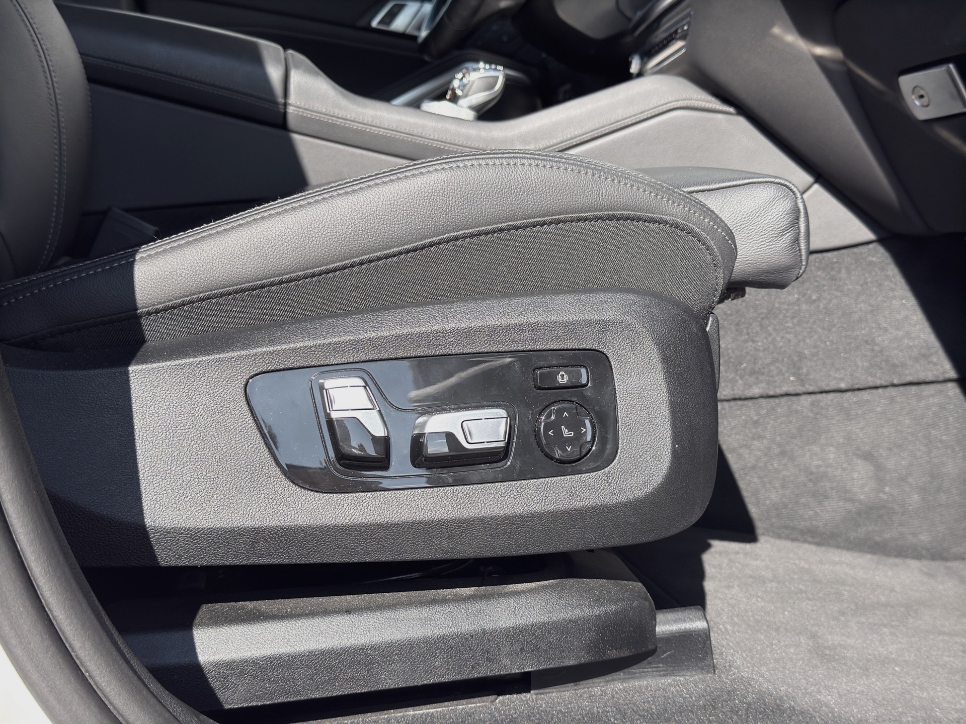BMW X6 xDrive 40i Steptronic M Sport-image-15