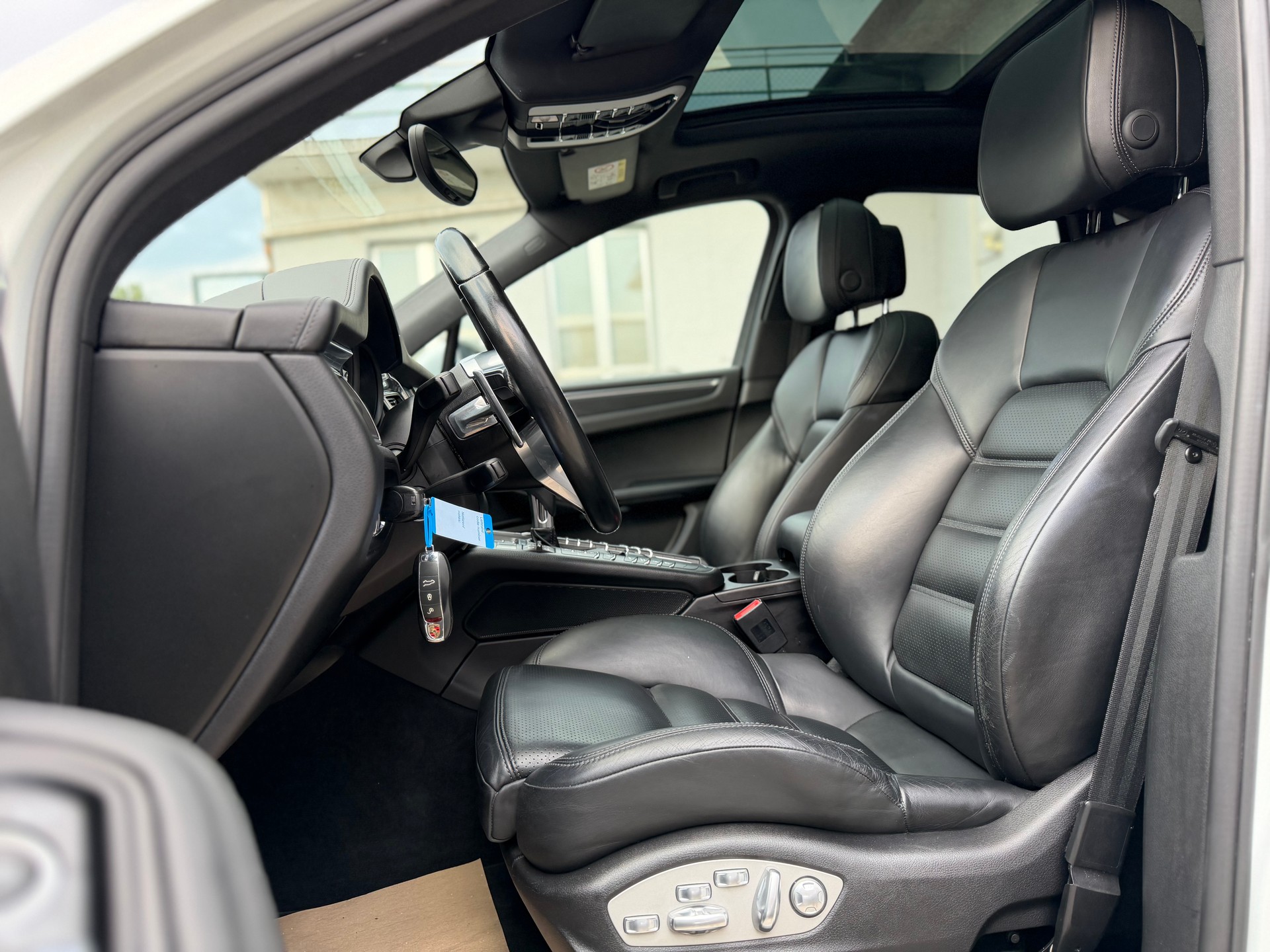 PORSCHE Macan PDK-image-10