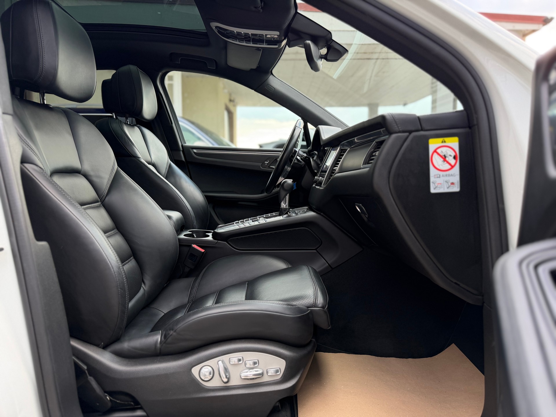 PORSCHE Macan PDK-image-14