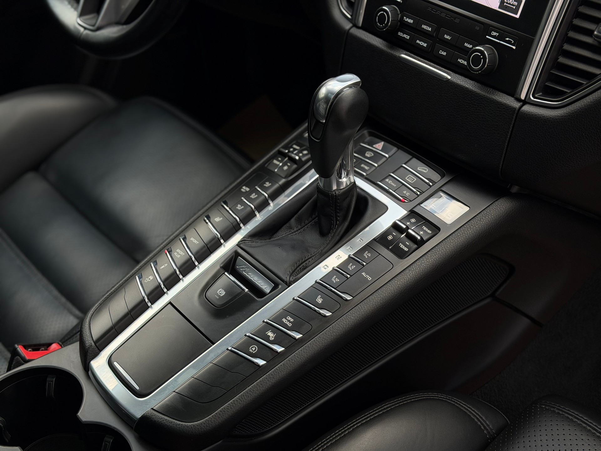 PORSCHE Macan PDK-image-17