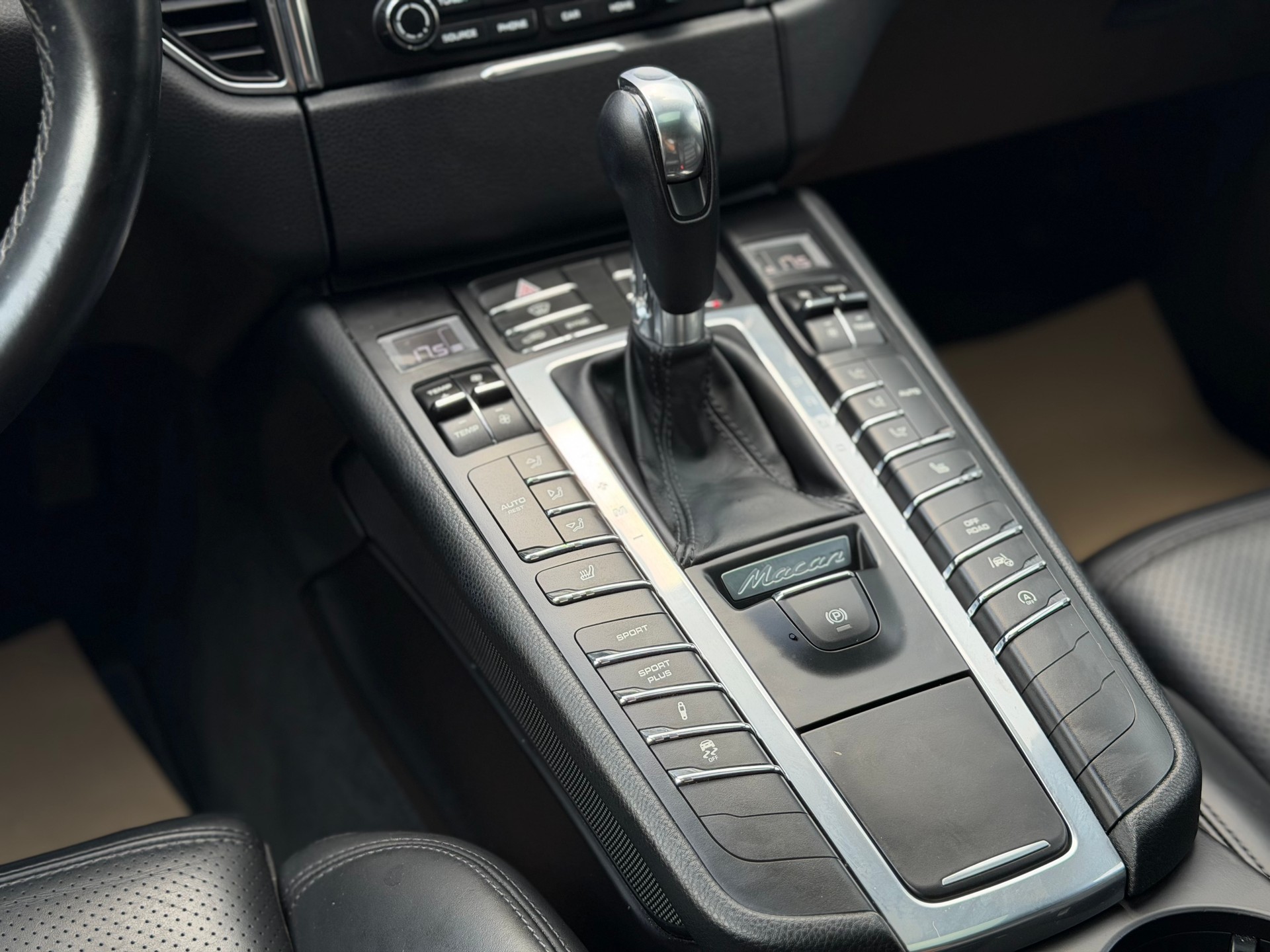 PORSCHE Macan PDK-image-18