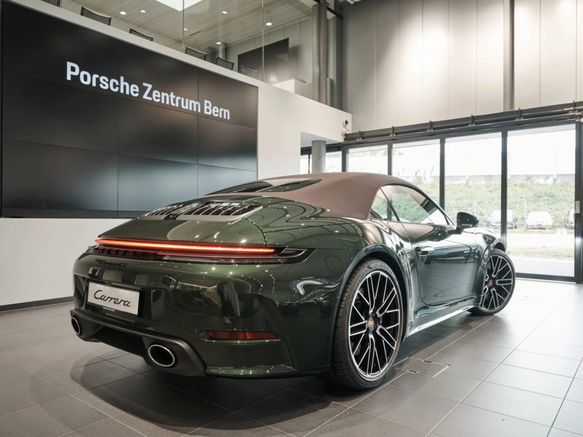 PORSCHE 911 Carrera 4S Cabriolet-image-12