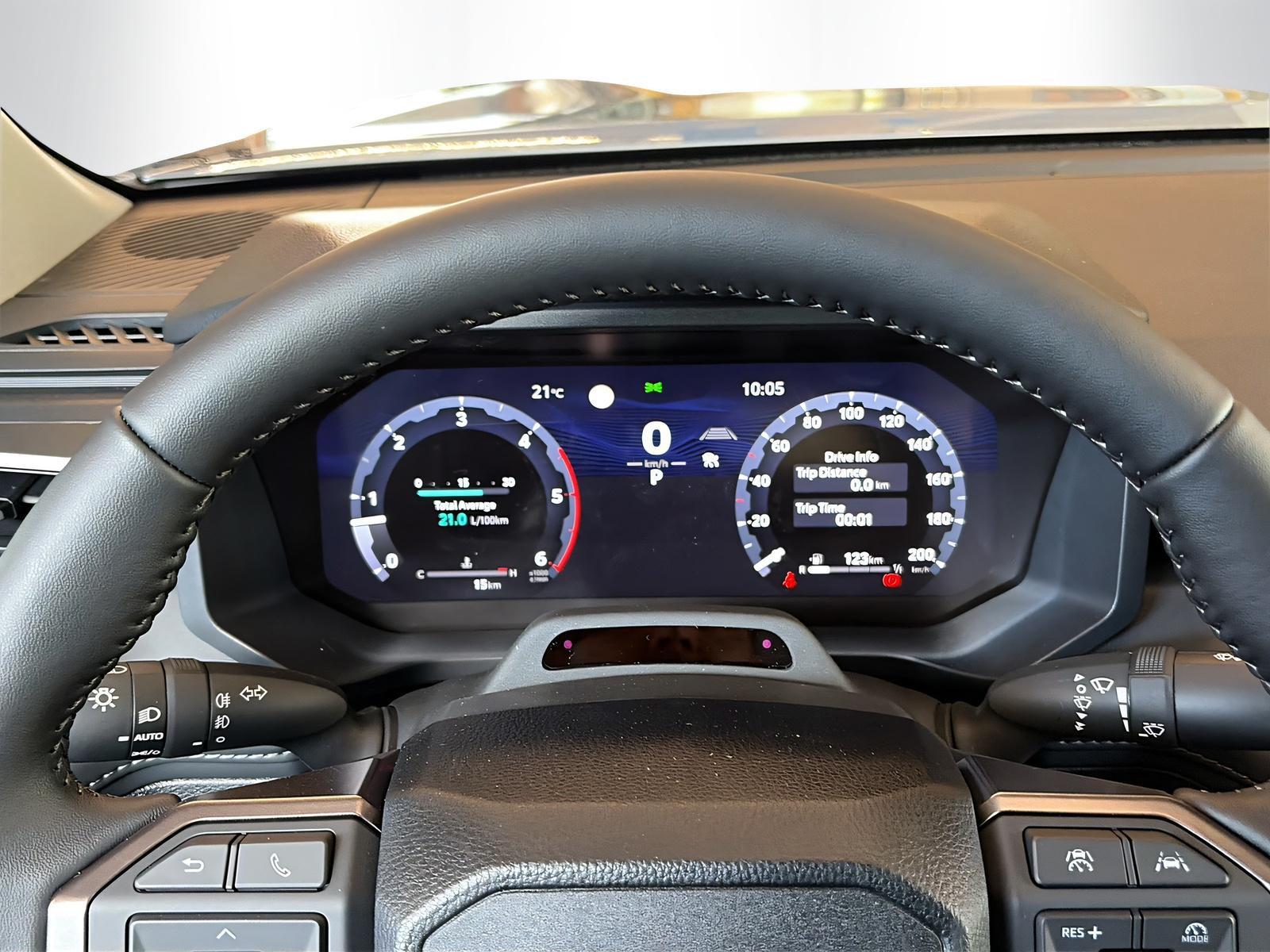 TOYOTA Hilux Double Cab.-Pick-up 2.8 D-4D MHEV 204 Invincible-image-9