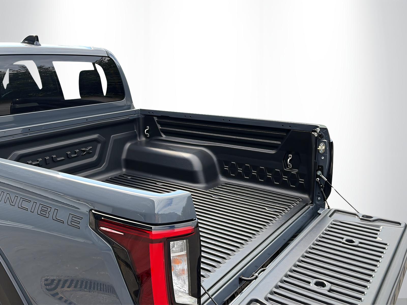 TOYOTA Hilux Double Cab.-Pick-up 2.8 D-4D MHEV 204 Invincible-image-8