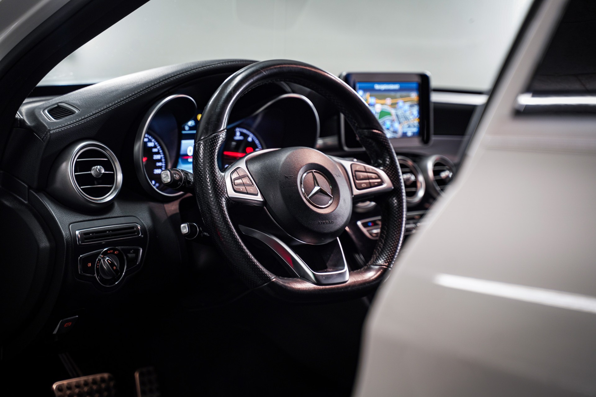 MERCEDES-BENZ C 220 BlueTEC AMG Line 7G-Tronic-image-5