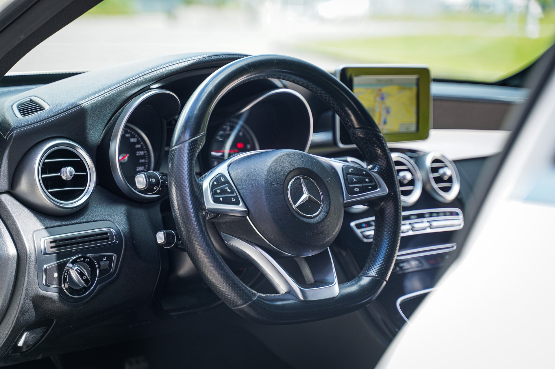 MERCEDES-BENZ C 220 BlueTEC AMG Line 7G-Tronic-image-4