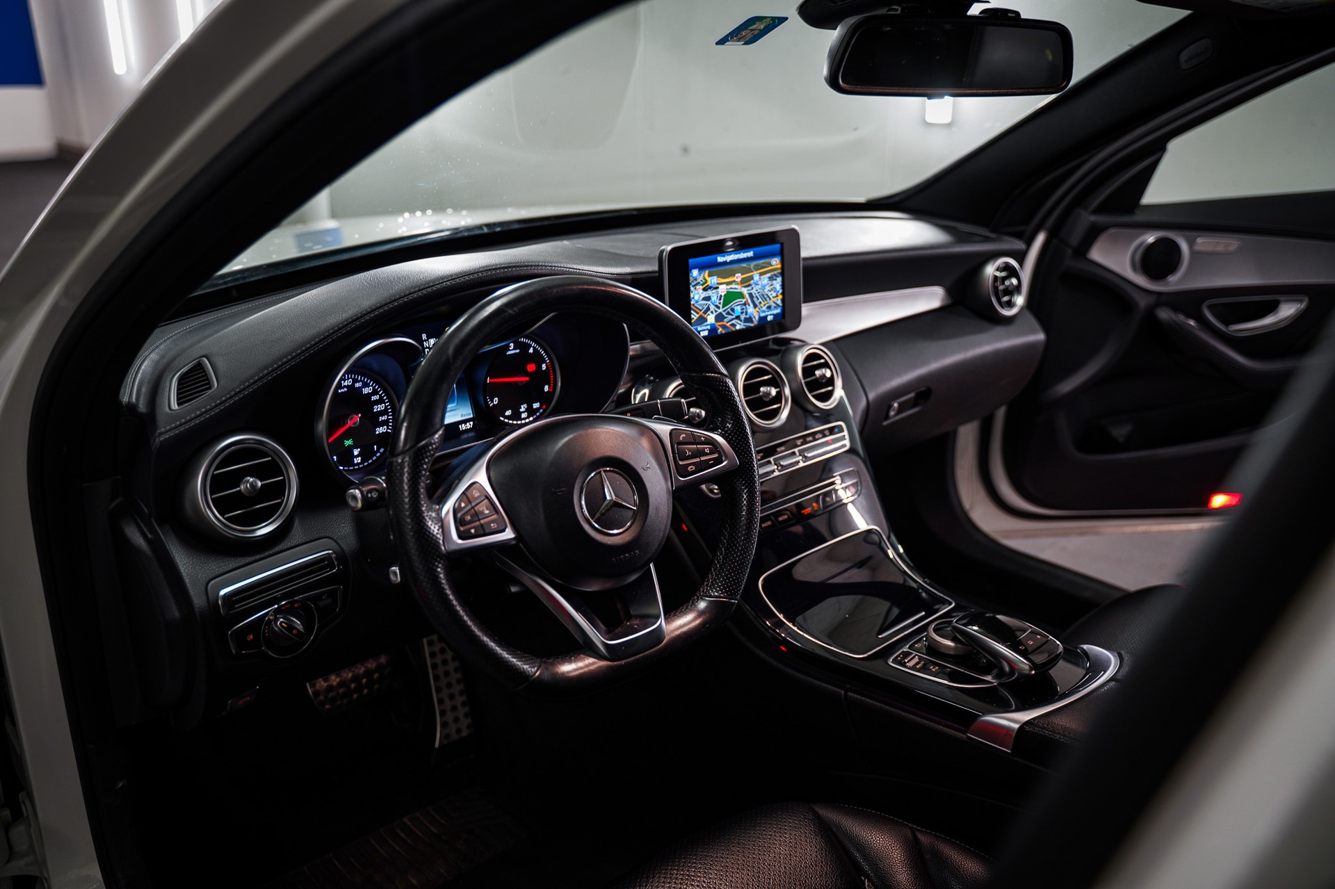MERCEDES-BENZ C 220 BlueTEC AMG Line 7G-Tronic-image-4