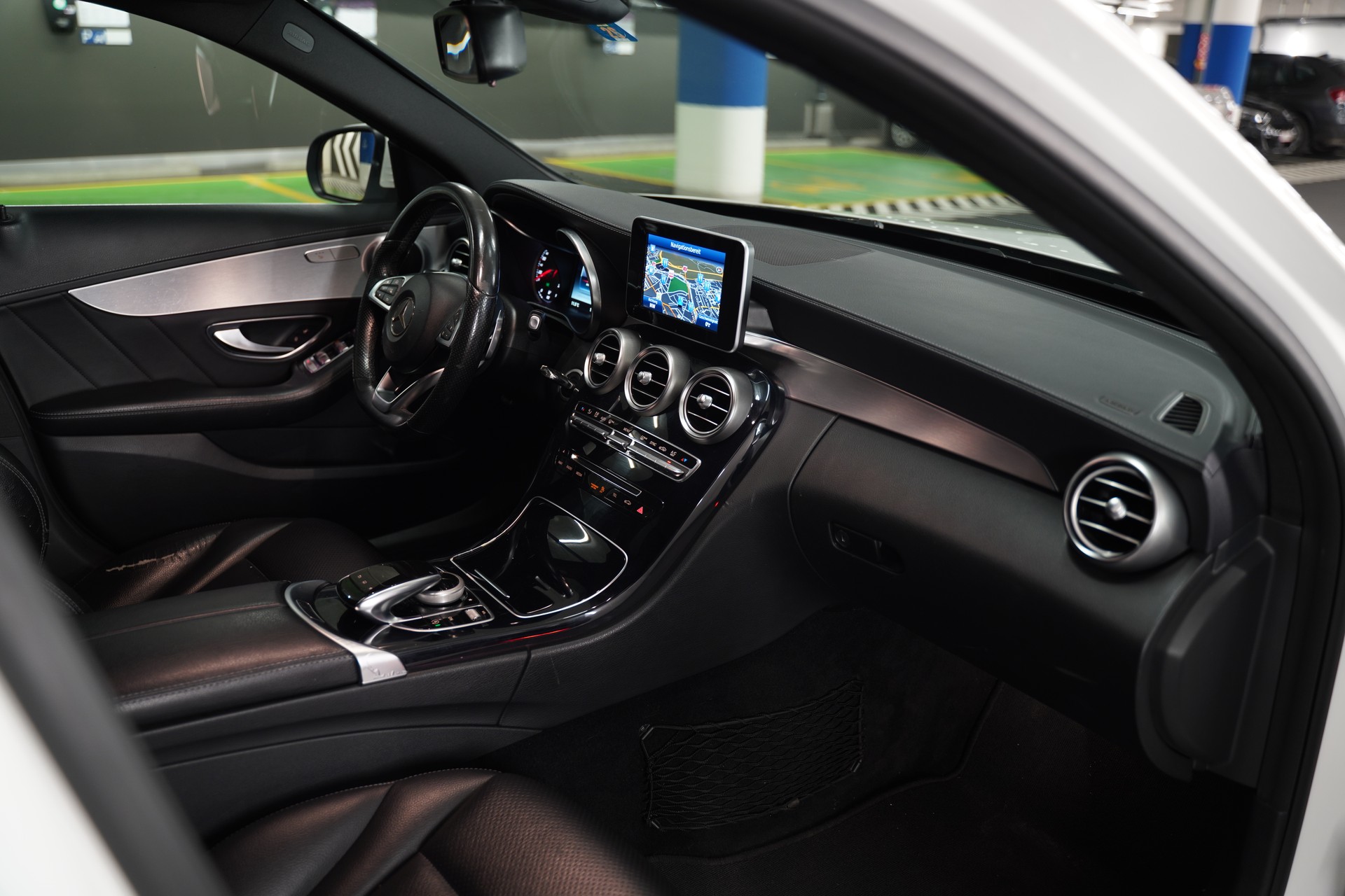 MERCEDES-BENZ C 220 BlueTEC AMG Line 7G-Tronic-image-6