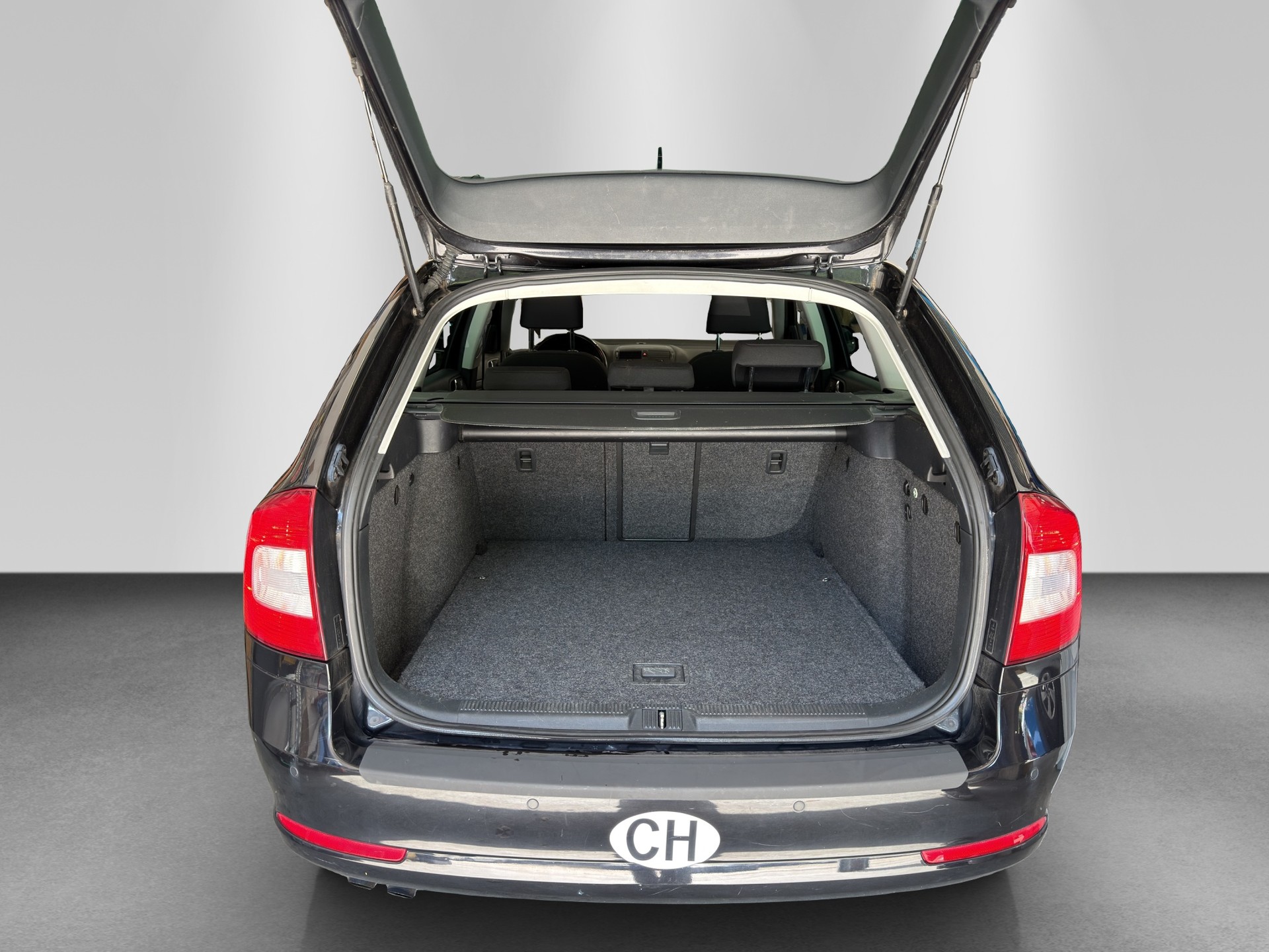 SKODA Octavia Combi 1.4 TSI Elegance DSG-image-15
