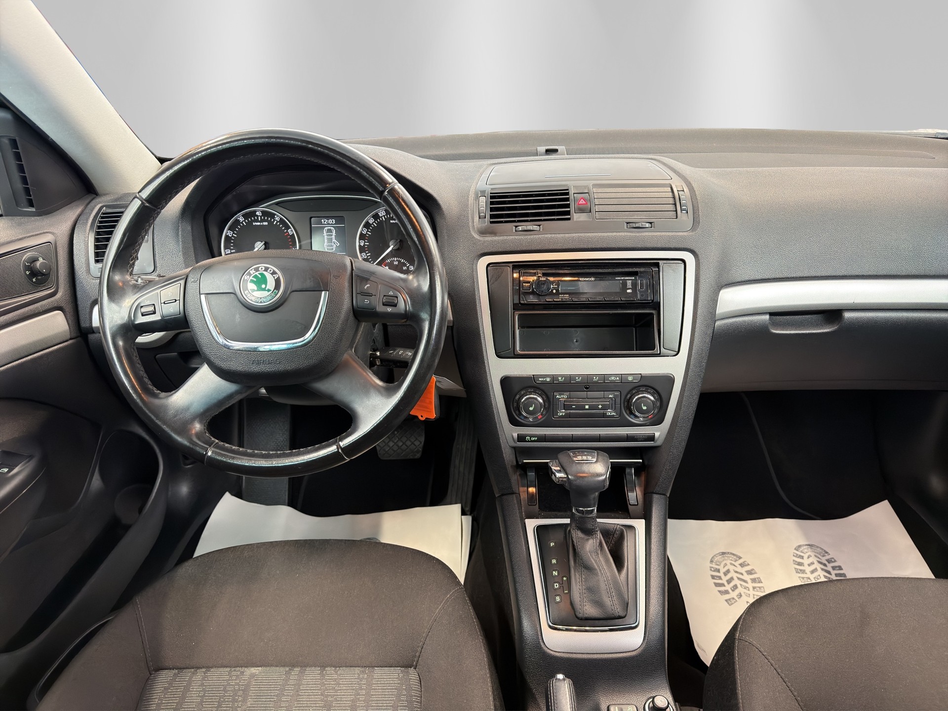 SKODA Octavia Combi 1.4 TSI Elegance DSG-image-8