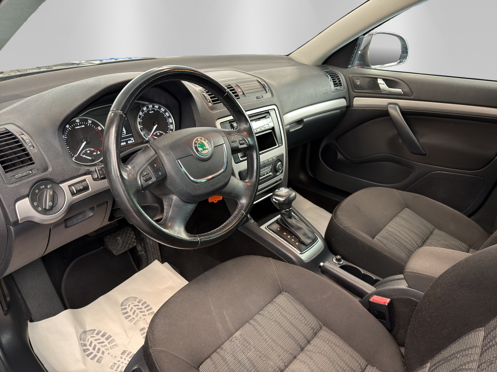 SKODA Octavia Combi 1.4 TSI Elegance DSG-image-7