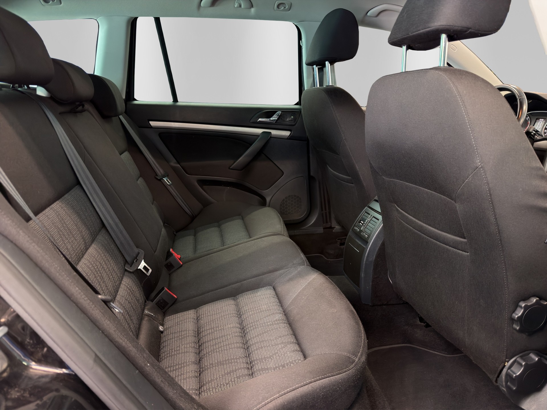 SKODA Octavia Combi 1.4 TSI Elegance DSG-image-14