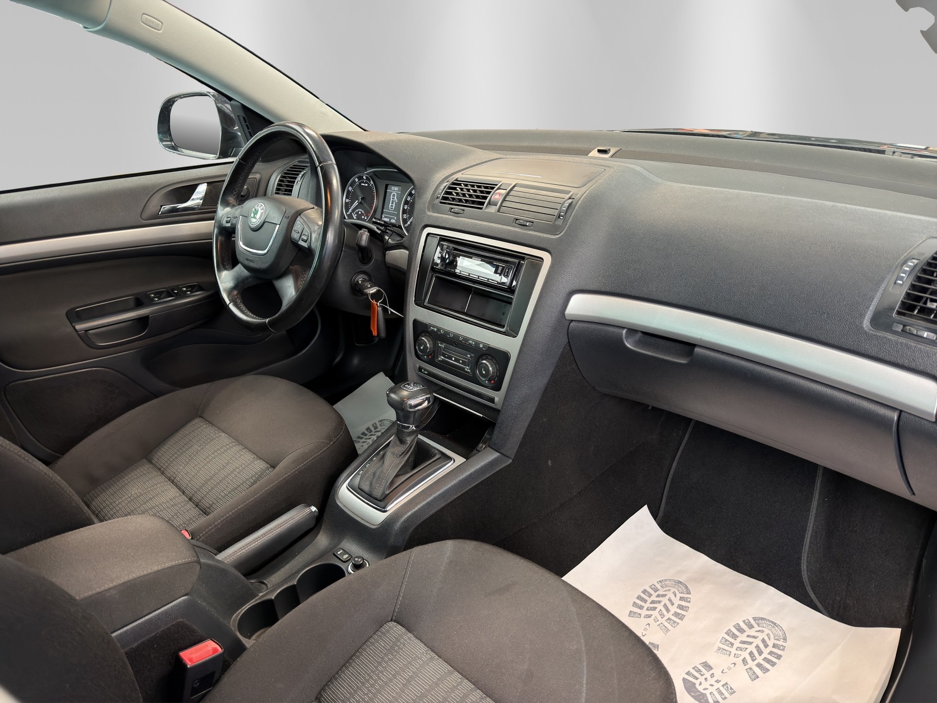 SKODA Octavia Combi 1.4 TSI Elegance DSG-image-12