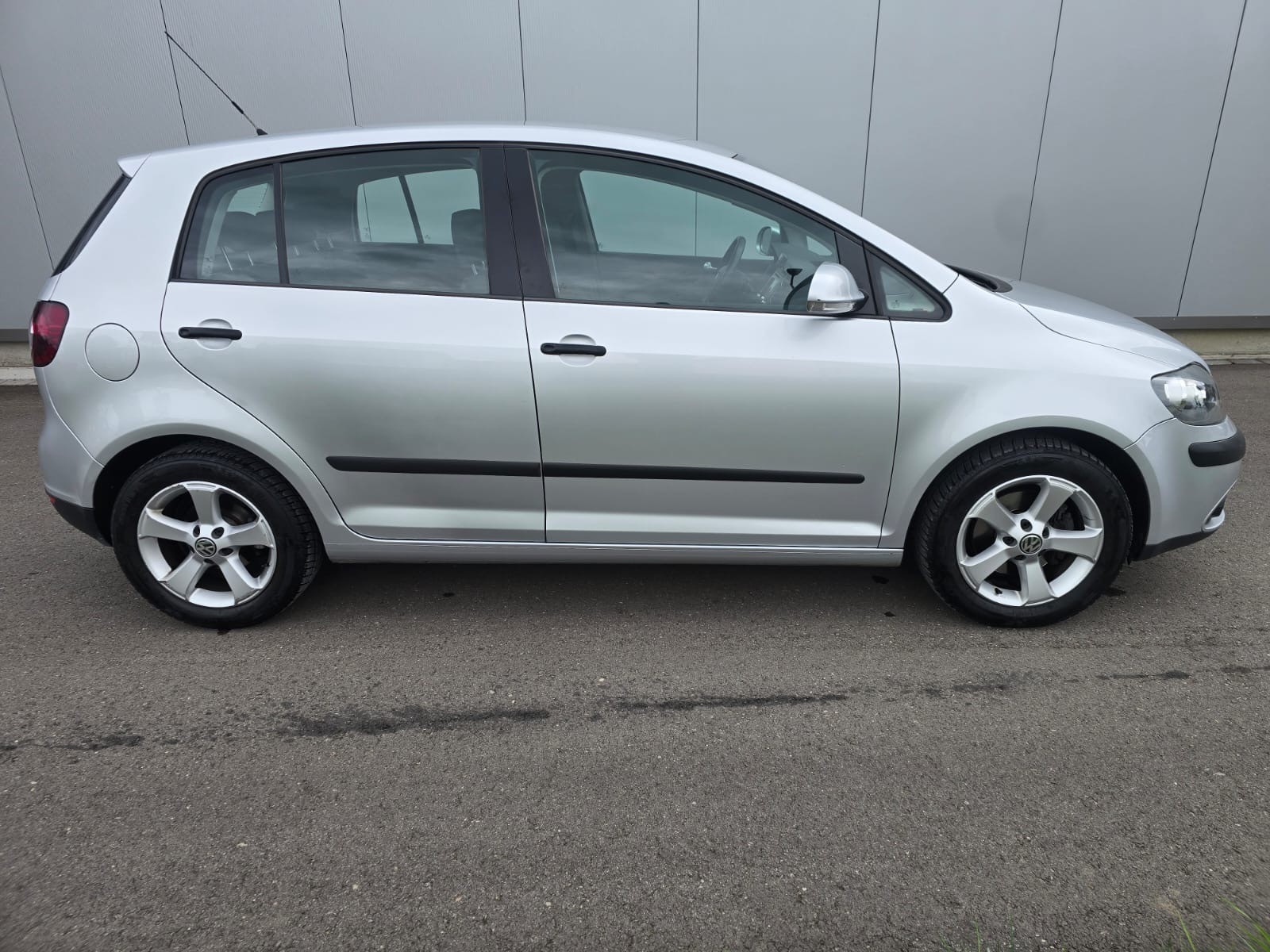 VW Golf Plus 1.6 FSI Trendline-image-4