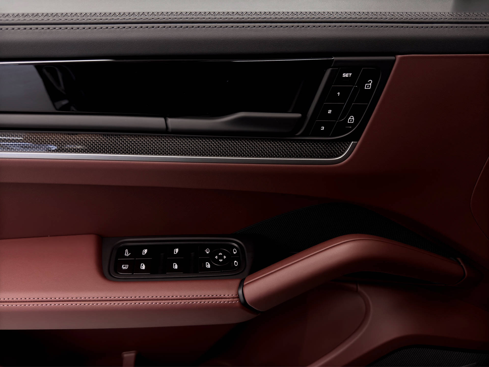 PORSCHE Cayenne Turbo E-Hybrid-image-10
