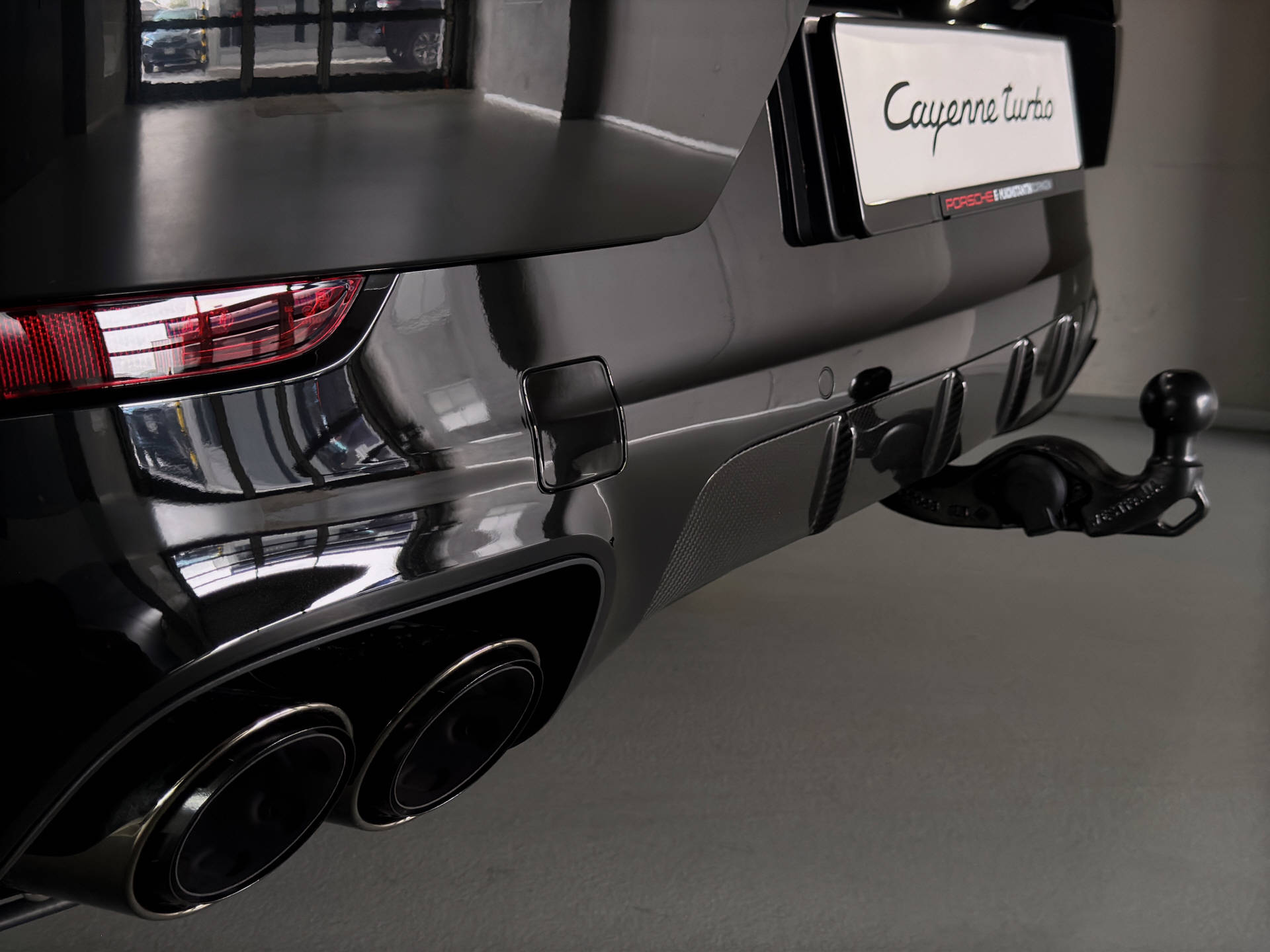 PORSCHE Cayenne Turbo E-Hybrid-image-5