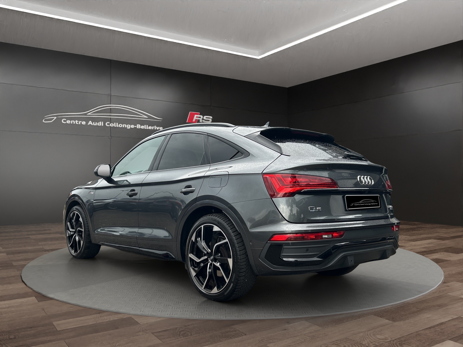 AUDI Q5 Sportback 55 TFSI e PHEV S line quattro S-tronic-image-3